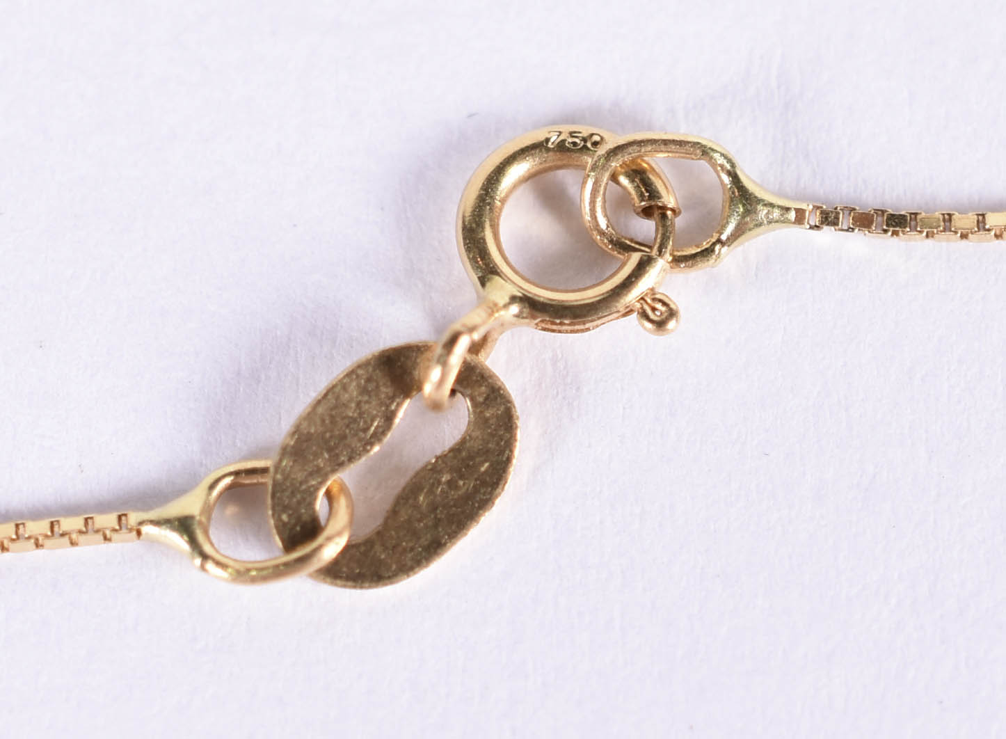 Gargantilha de ouro amarelo 750 com pingente com mini brilhante (por... - foto 4 de 5