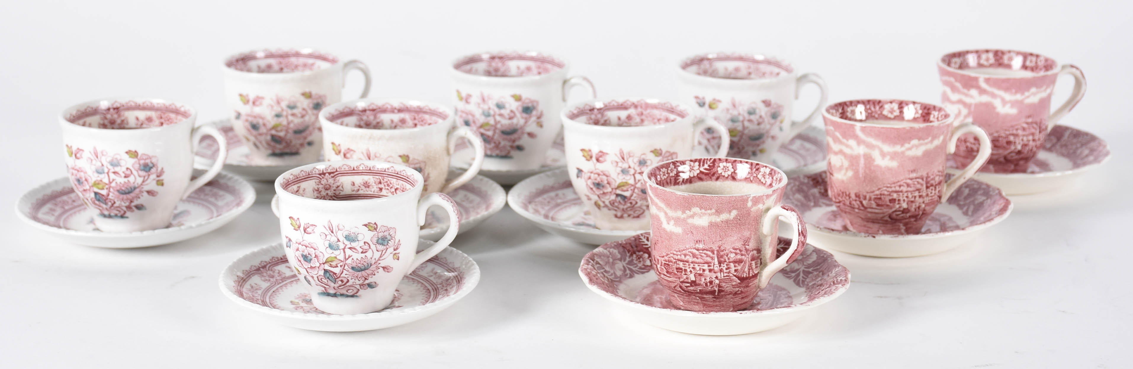 Conjunto de 10 xícaras com pires para café de faiança inglesa com... - foto 1 de 5