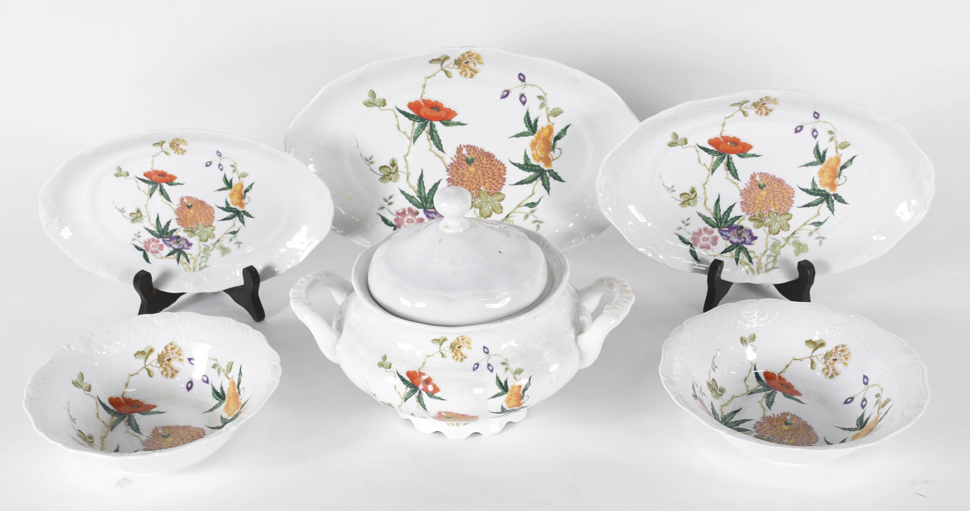 Aparelho de jantar de porcelana floral policromada, marca da loja... - foto 3 de 7