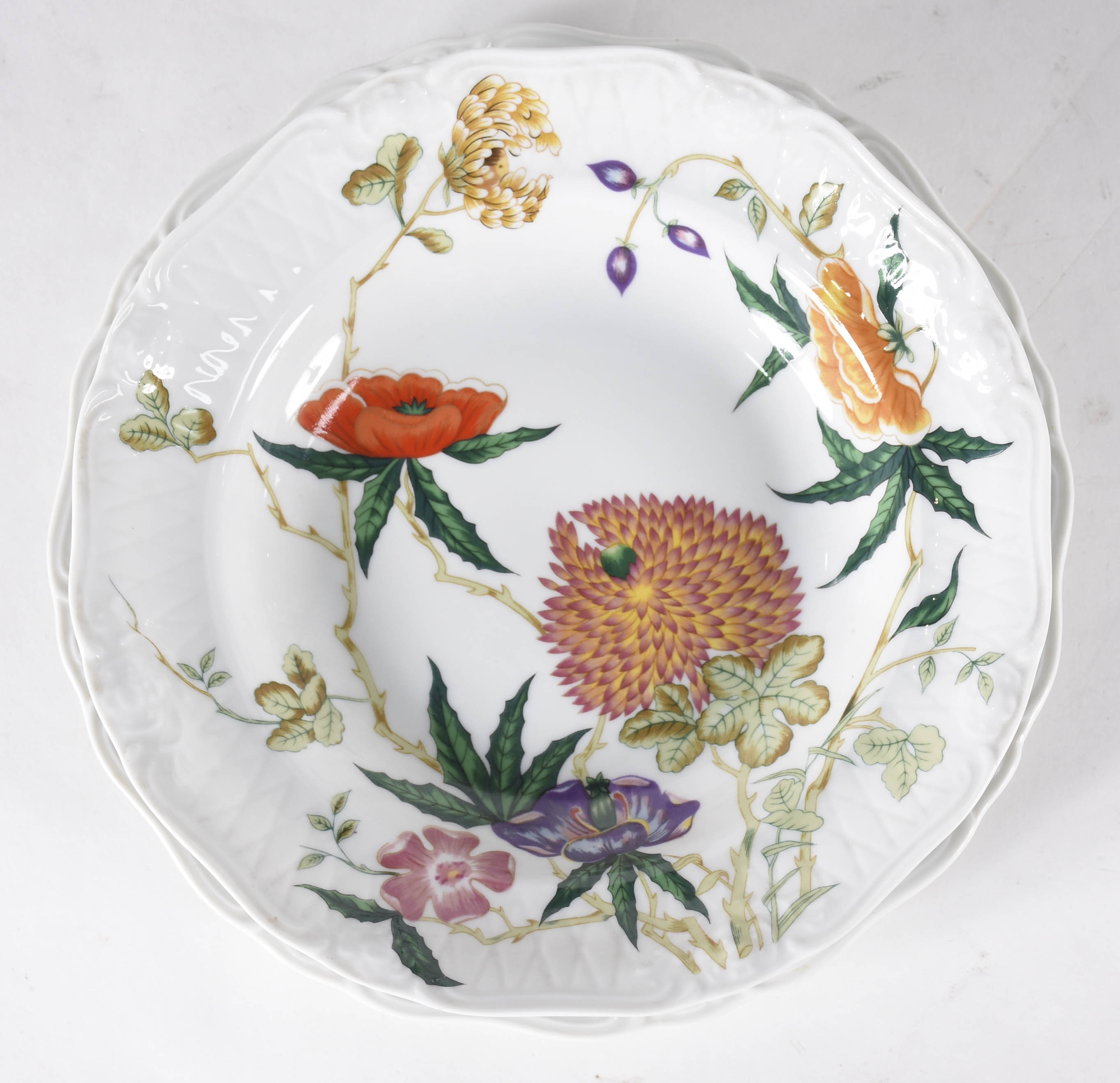 Aparelho de jantar de porcelana floral policromada, marca da loja... - foto 4 de 7