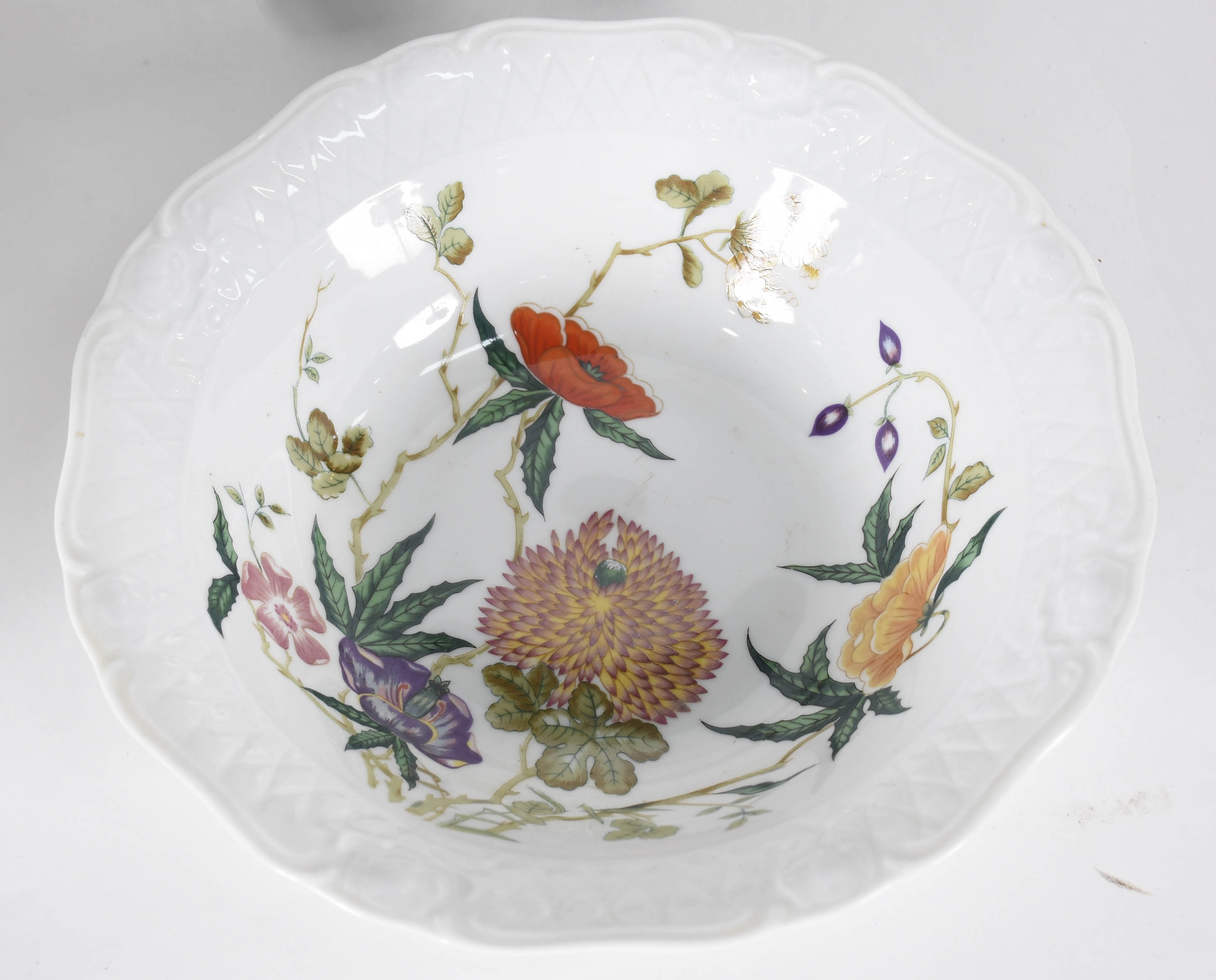 Aparelho de jantar de porcelana floral policromada, marca da loja... - foto 6 de 7