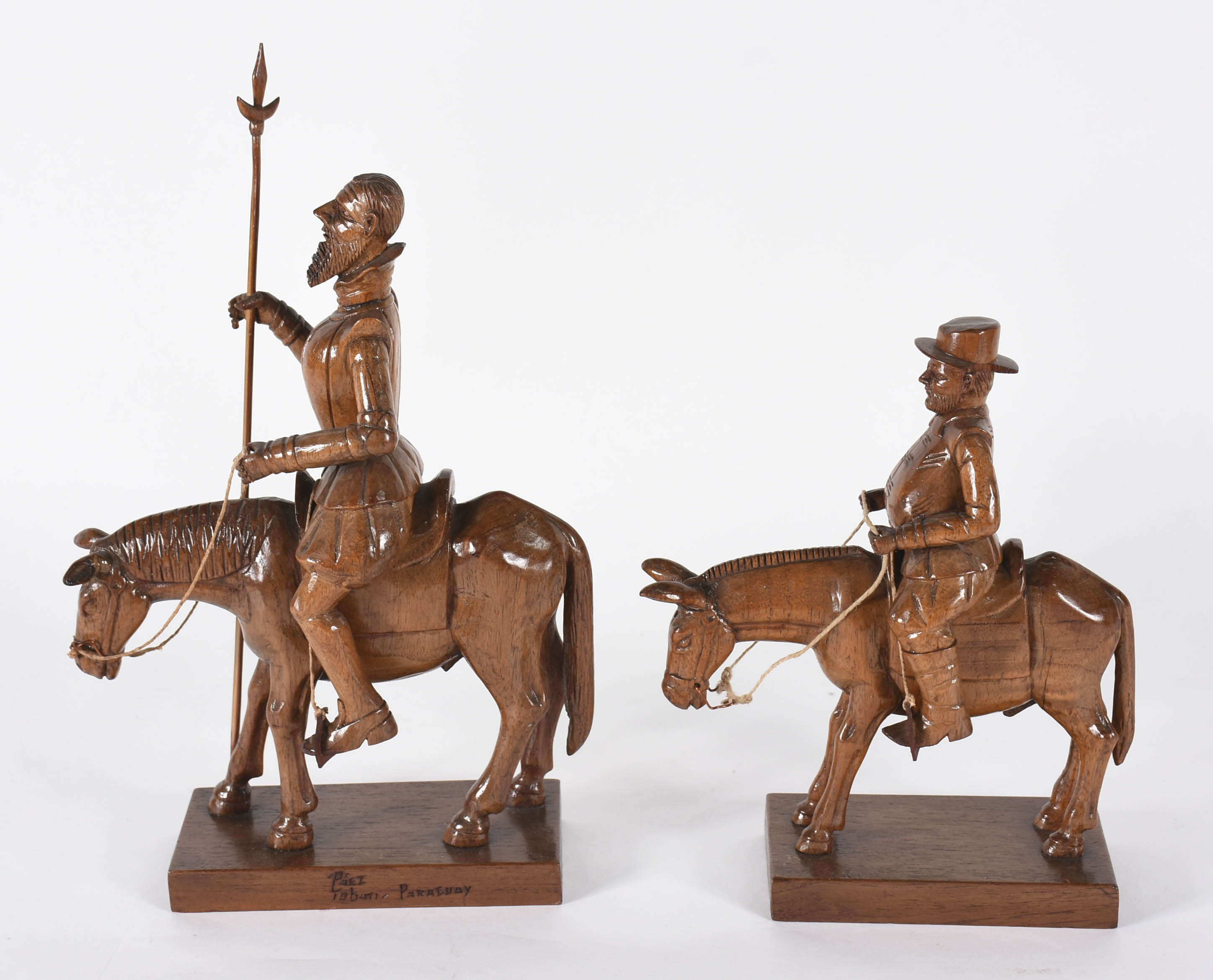 Escultura de madeira representando Dom Quixote e Sancho Pança... - foto 3 de 8