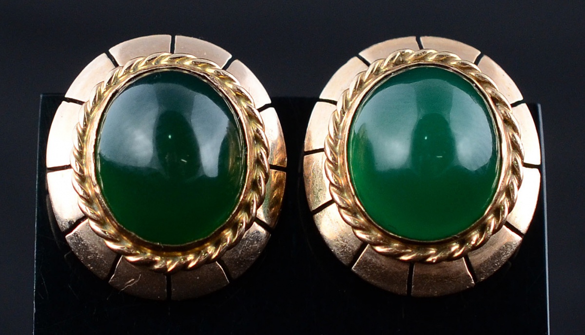 Brincos em ouro 18 k com cabochans de crizoprazio - 8,4 g.