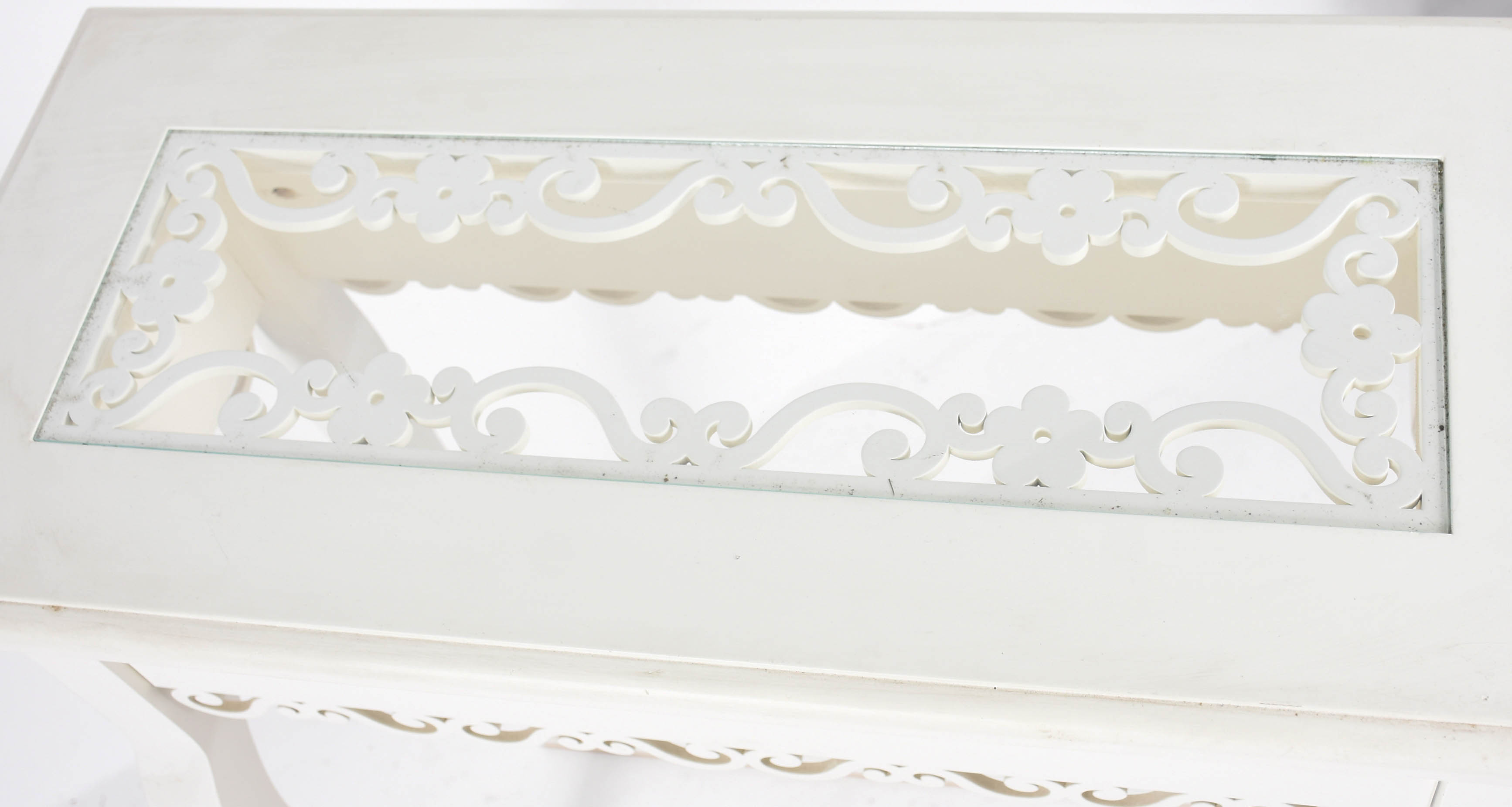 Mesa auxiliar de madeira patinada de branco, estilo provençal, tampo... - foto 3 de 3