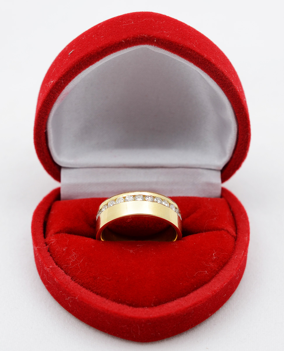 Anel de ouro amarelo 18 k com aproximadamente 1.0 ct de brilhantes... - foto 1 de 2