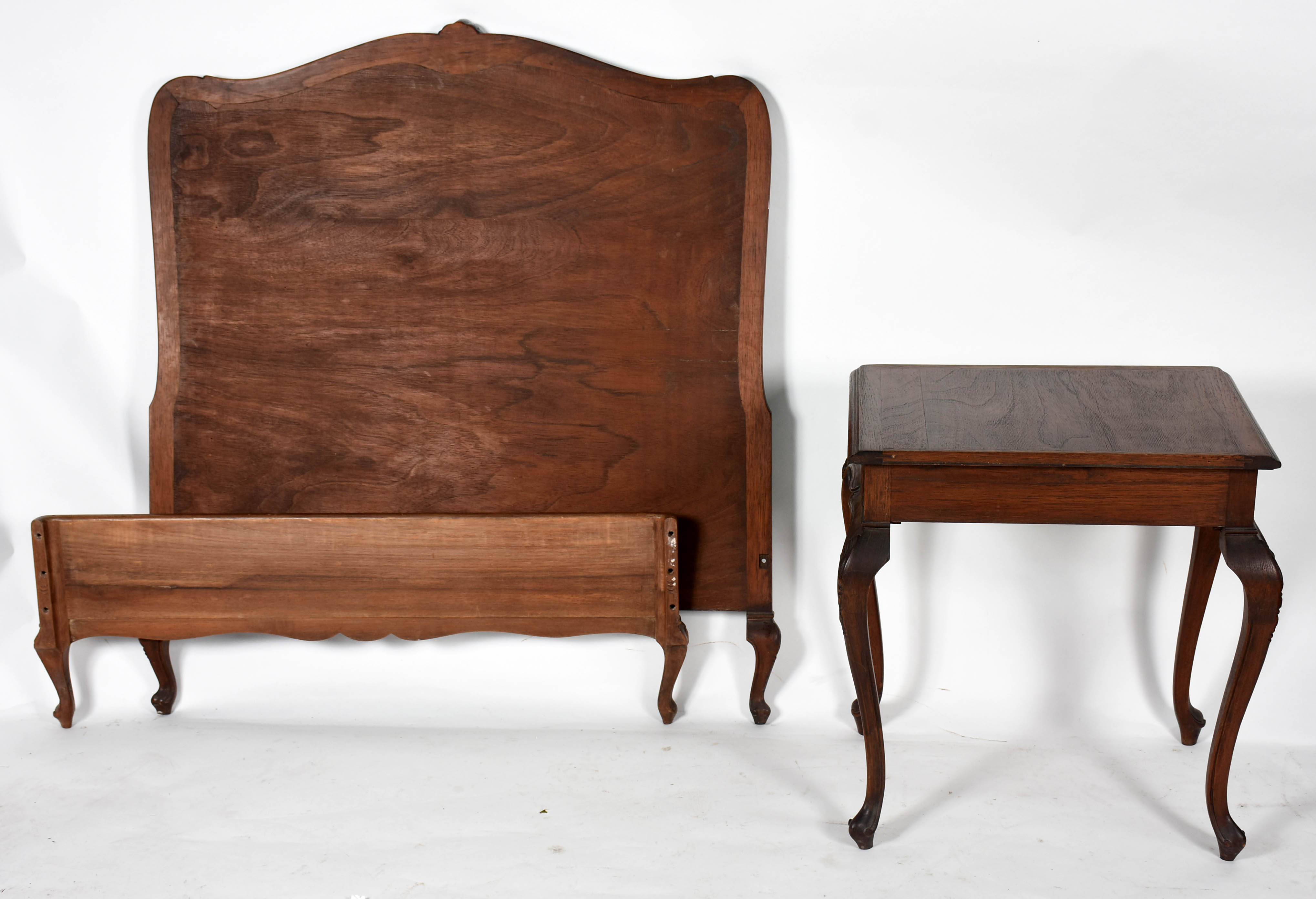 Conjunto de cama de solteiro e mesinha de cabeceira de madeira nobre... - foto 4 de 4