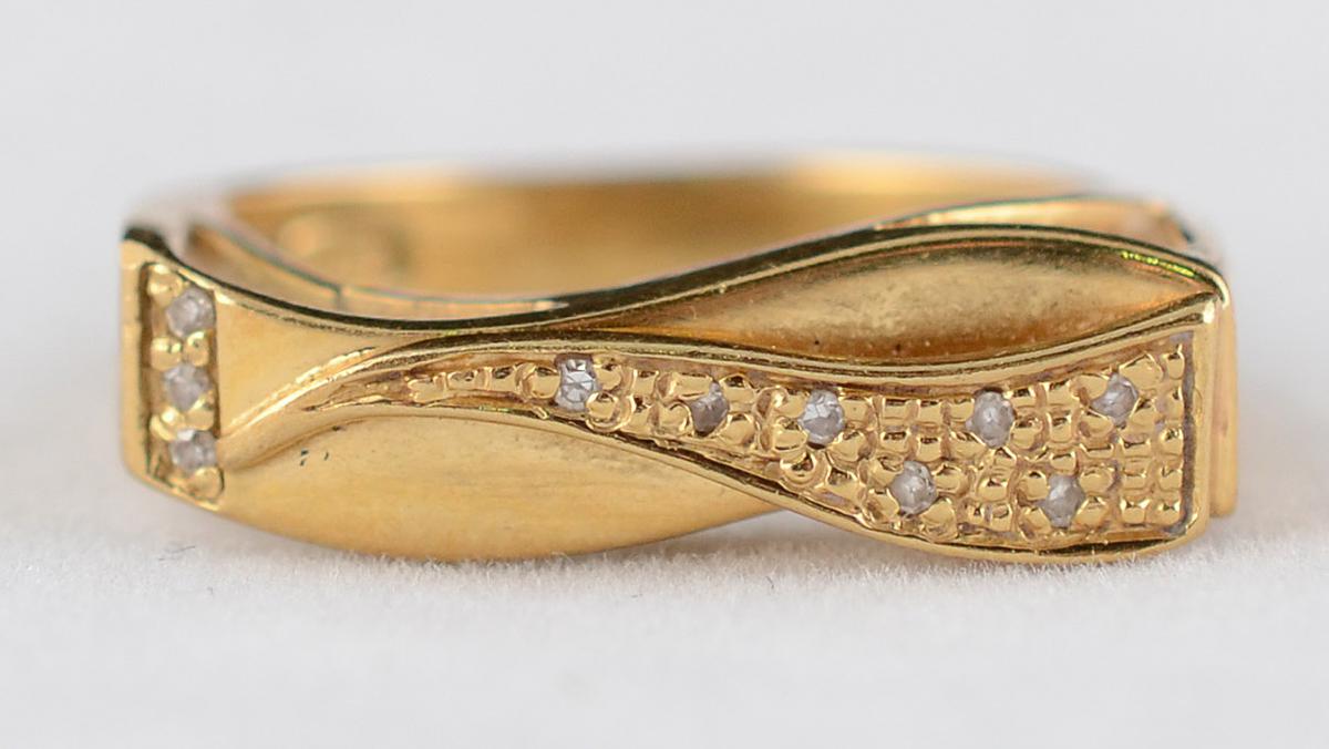 Anel de ouro 18 k com brilhantes - 4,8 g - Aro 17 (faltando pequena... - foto 2 de 3