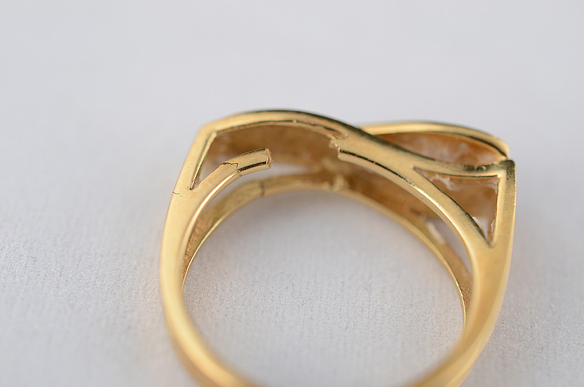 Anel de ouro 18 k com brilhantes - 4,8 g - Aro 17 (faltando pequena... - foto 3 de 3