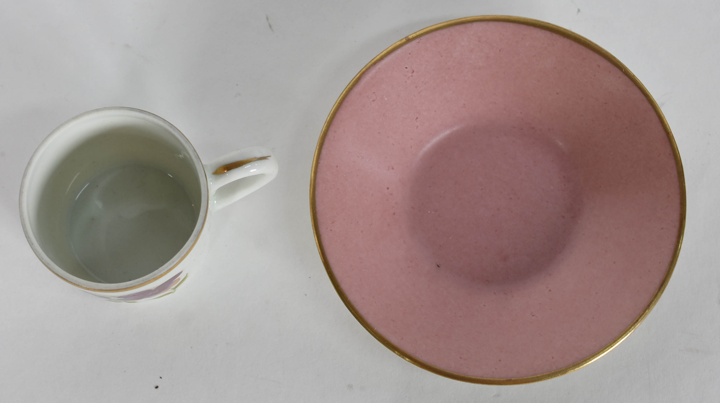 Doze xícaras para café com pires de porcelana pintada a mão com... - foto 3 de 4