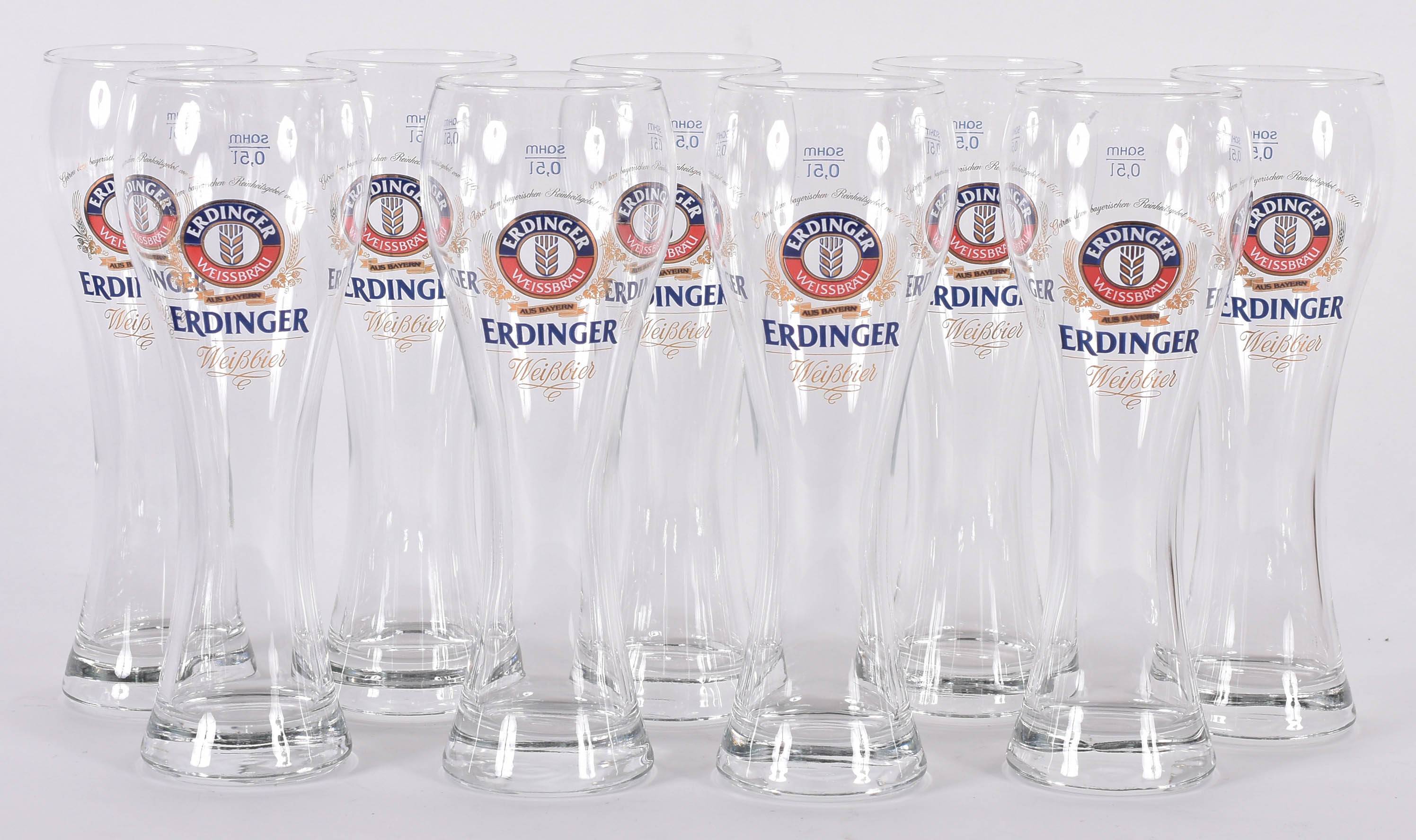 Nove copos para cerveja decorados com símbolos da "Erdinger". - foto 1 de 4