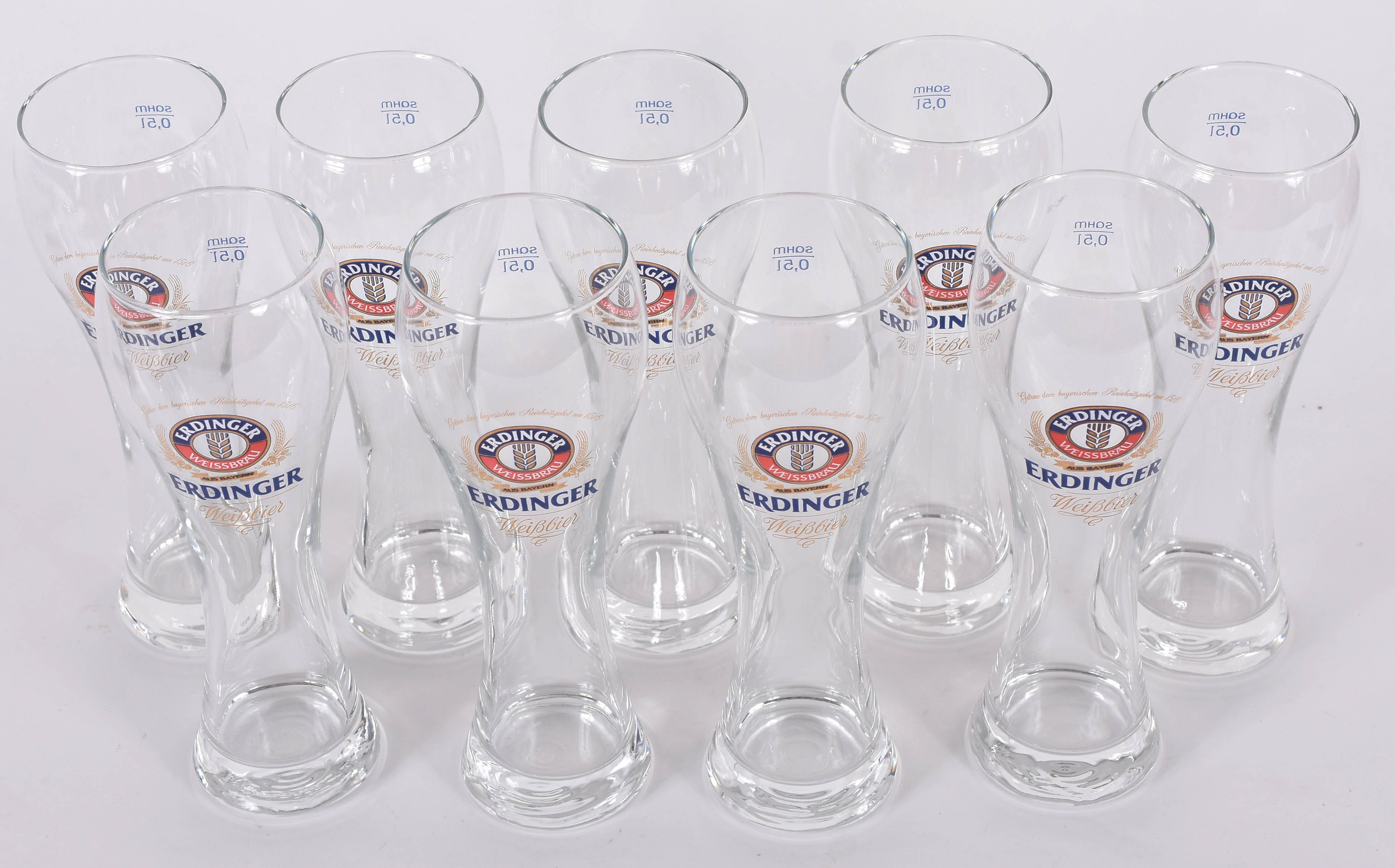 Nove copos para cerveja decorados com símbolos da "Erdinger". - foto 2 de 4