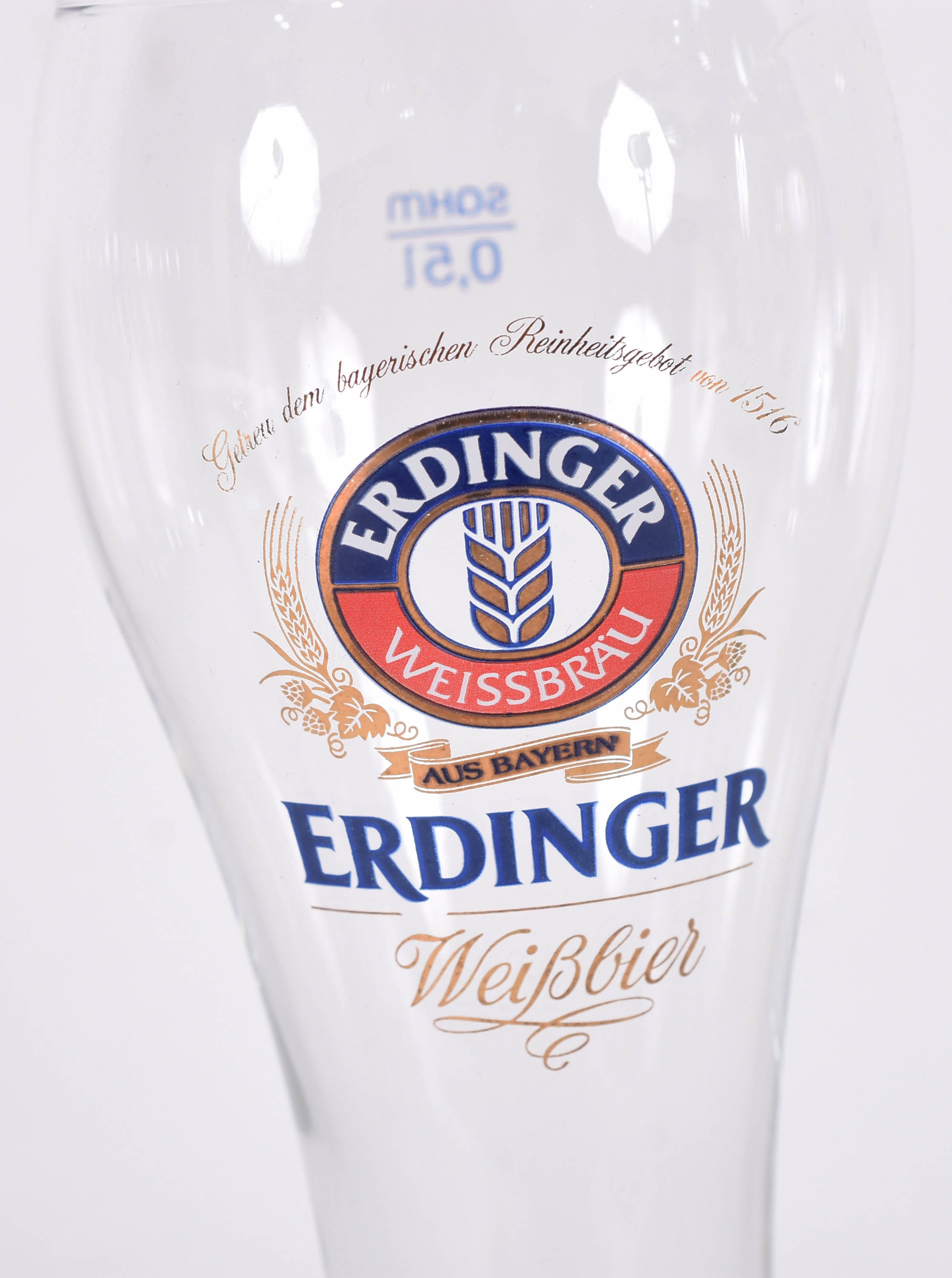 Nove copos para cerveja decorados com símbolos da "Erdinger". - foto 4 de 4
