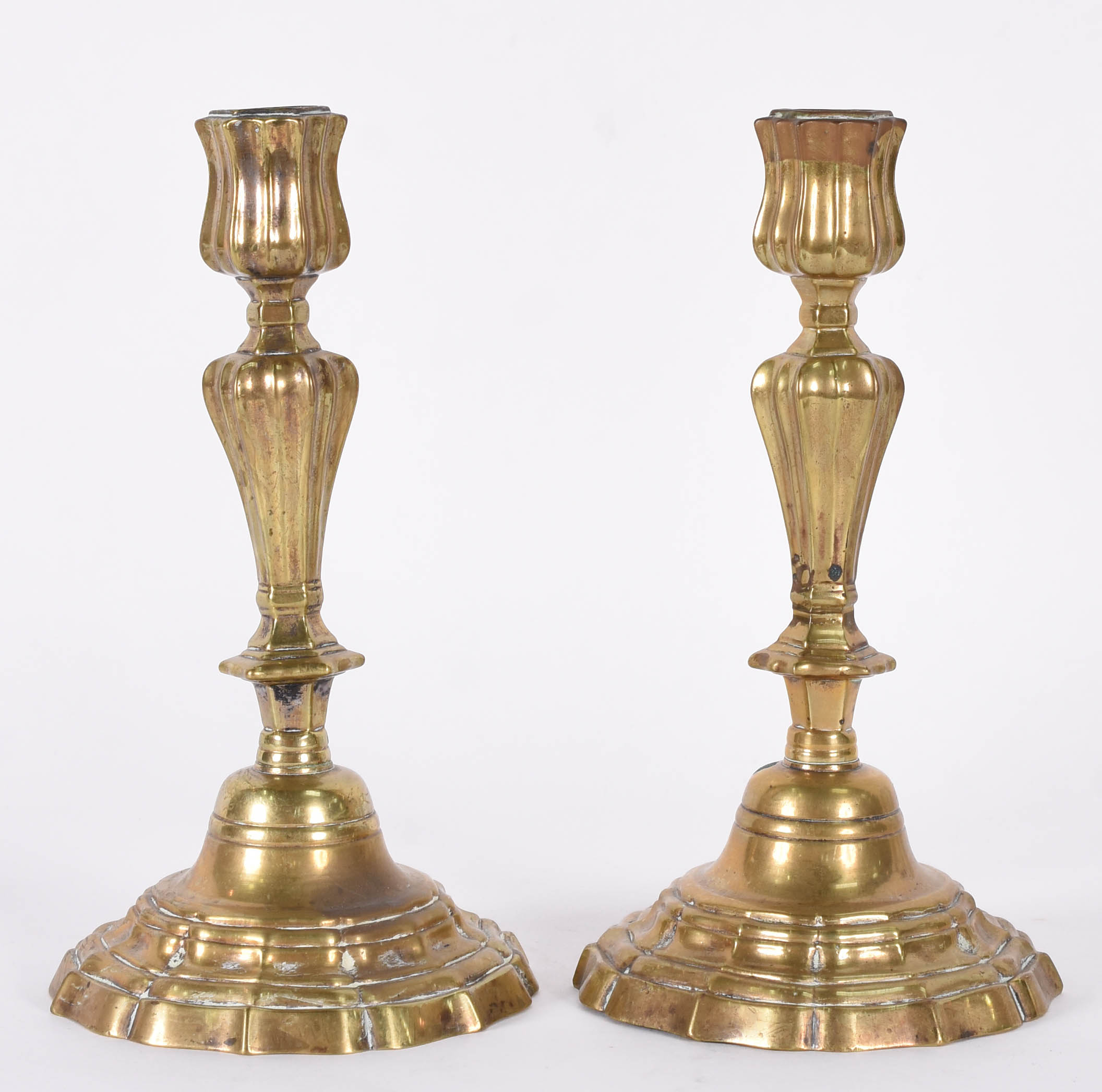Par de castiçais em bronze. - foto 1 de 3