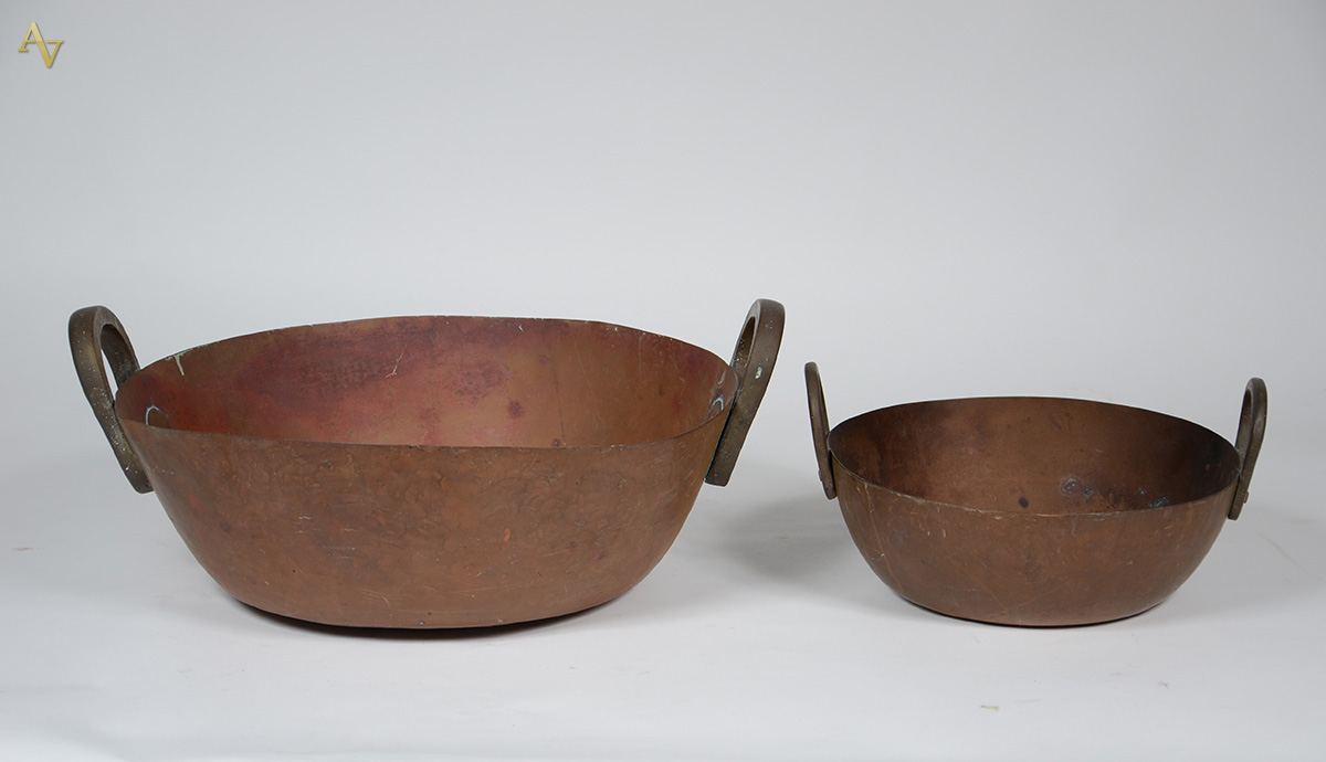 Dois tachos de cobre - Medidas 1: altura 19 cm e diâmetro 51 cm...