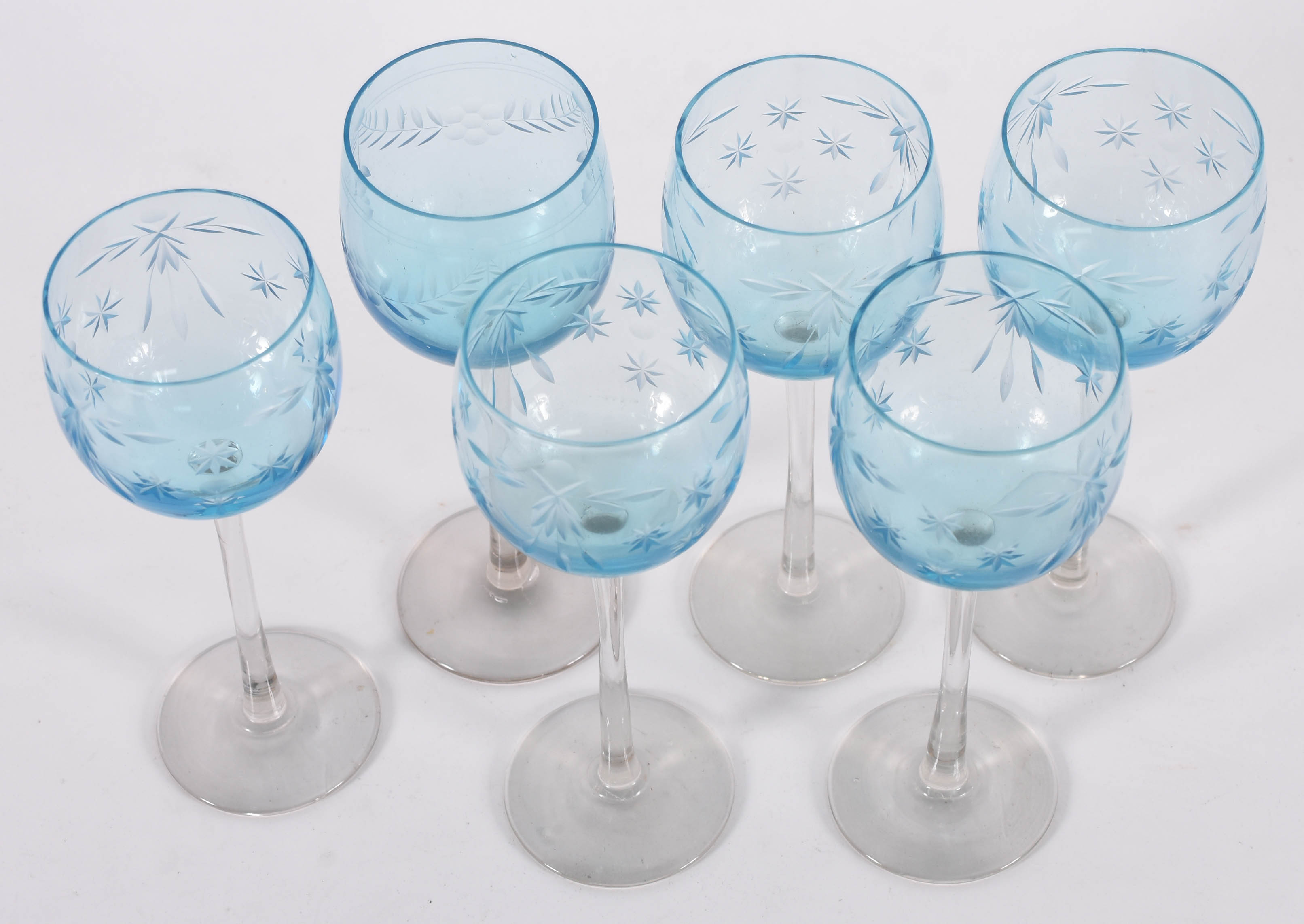 Seis taças para vinho em demi cristal azul lapidado. - foto 2 de 3