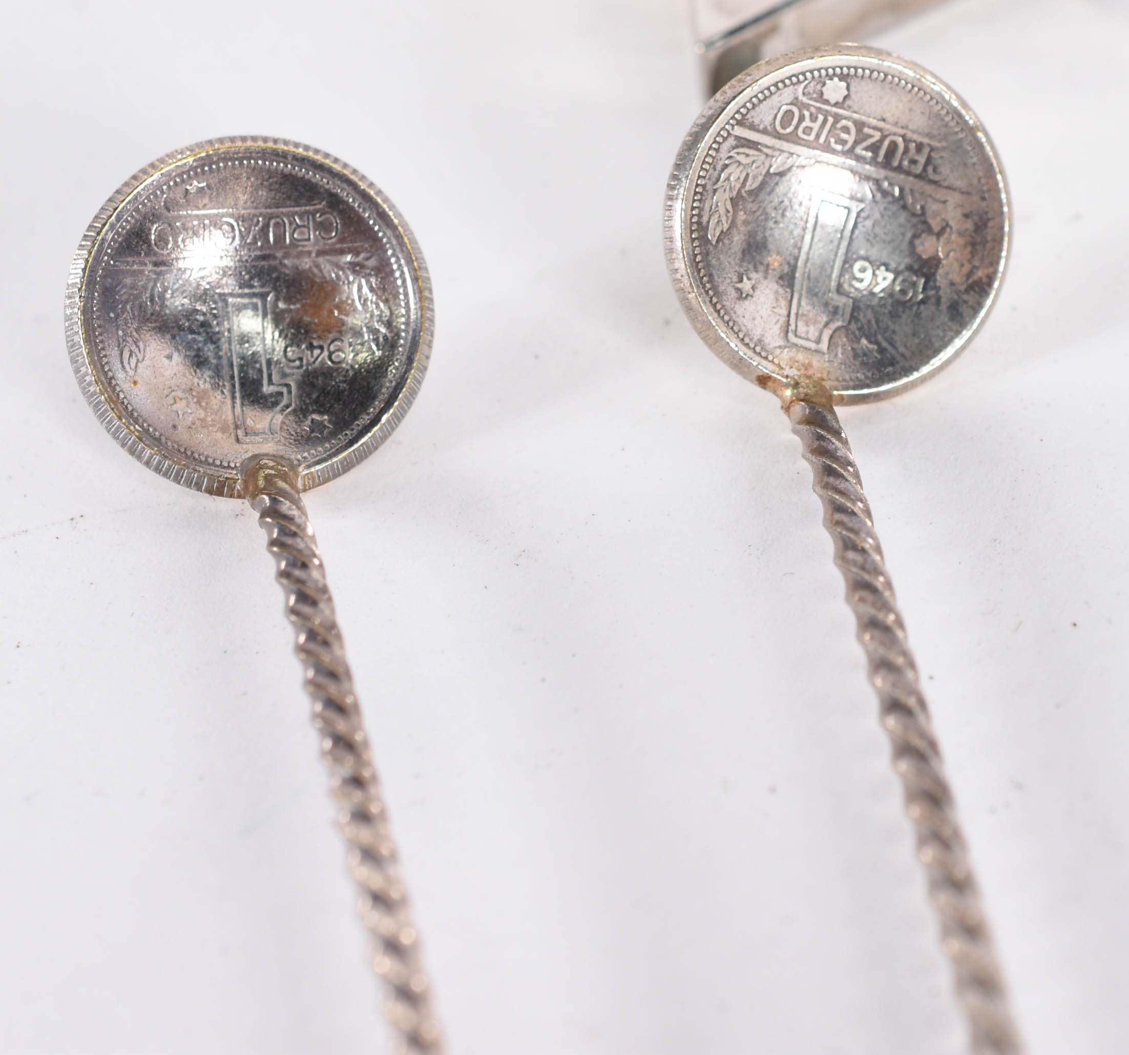 Diversas peças de metal prateado sendo 2 bules, 2 açucareiros, 6... - foto 2 de 10