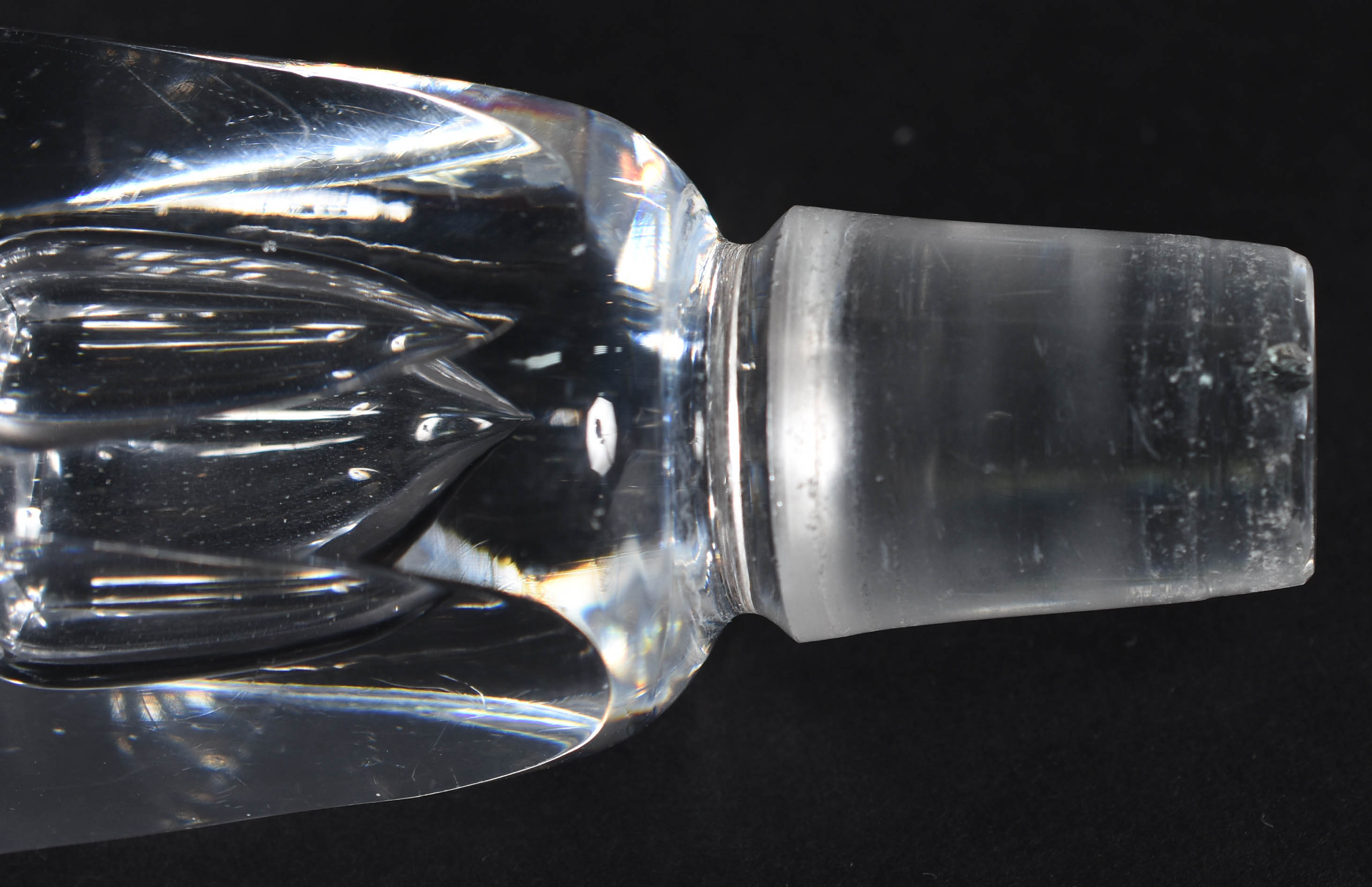 Garrafa de cristal com 6 copos facetados. - foto 4 de 5