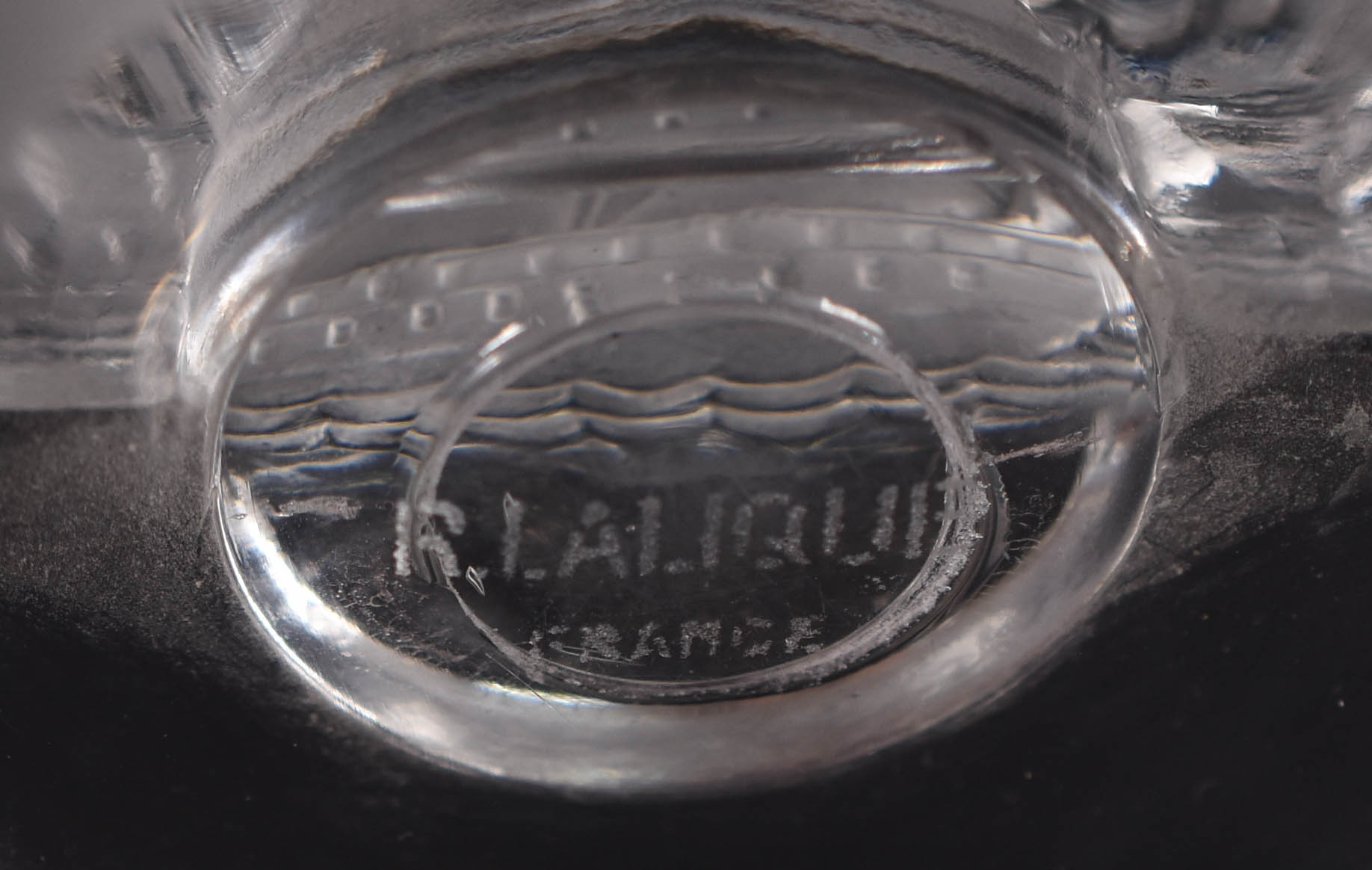 Porta alianças de cristal com figura de caravela, assinado LALIQUE... - foto 4 de 5