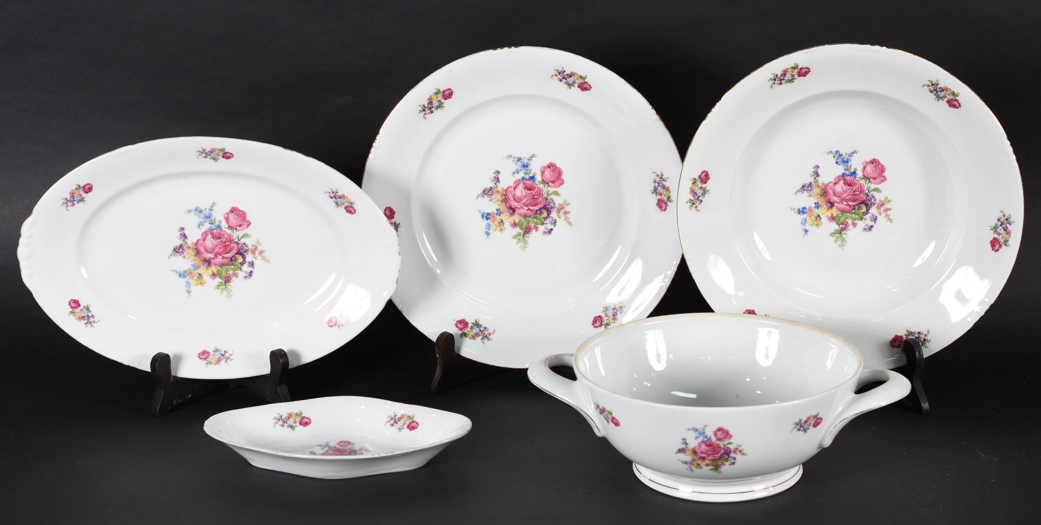 Aparelho de porcelana da Bavaria, decoração floral em policromia... - foto 3 de 9