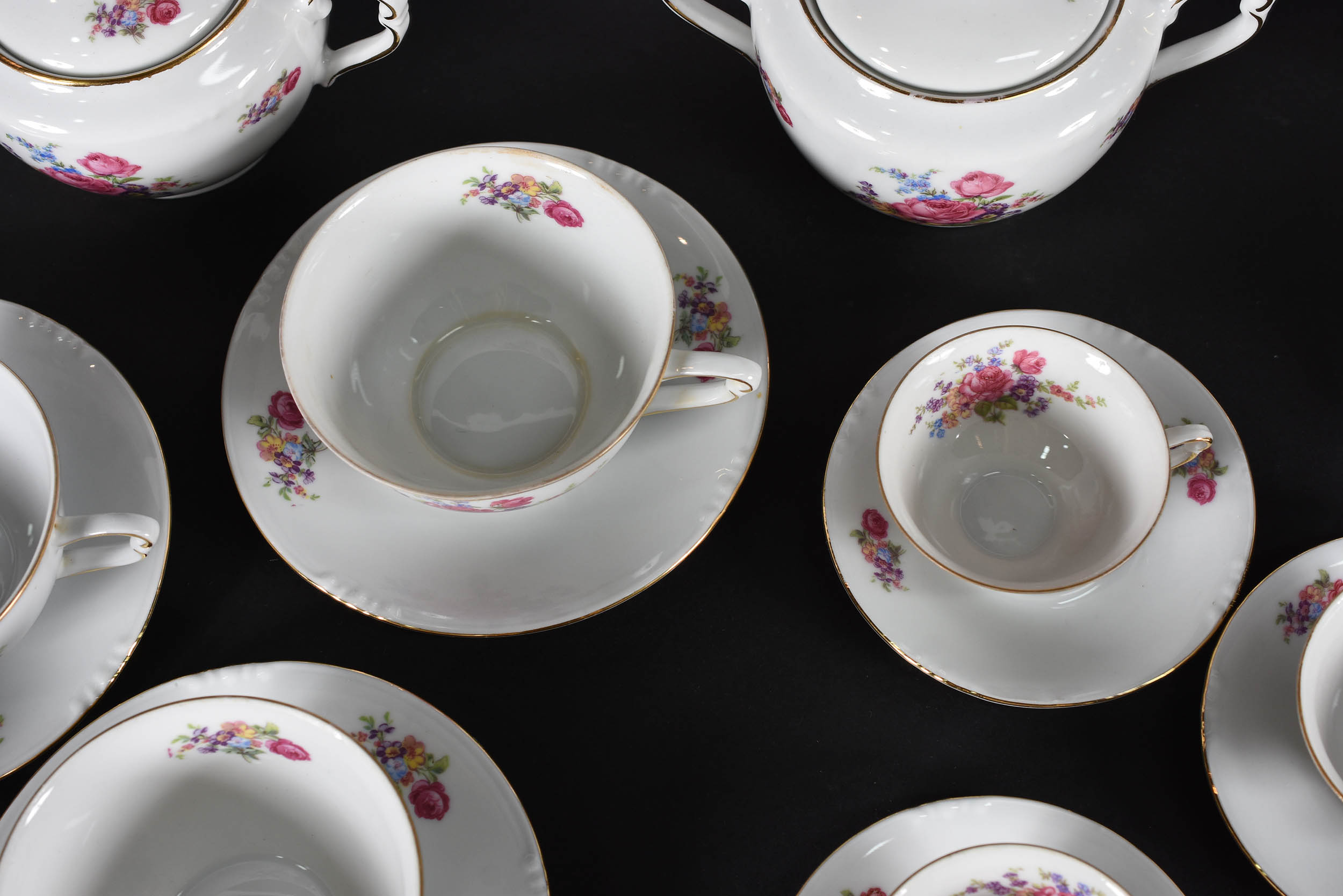 Aparelho de porcelana da Bavaria, decoração floral em policromia... - foto 7 de 9