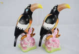 Par de tucanos de porcelana policromada. Altura... - Par de tucanos de porcelana policromada. Altura 21 cm cada.
