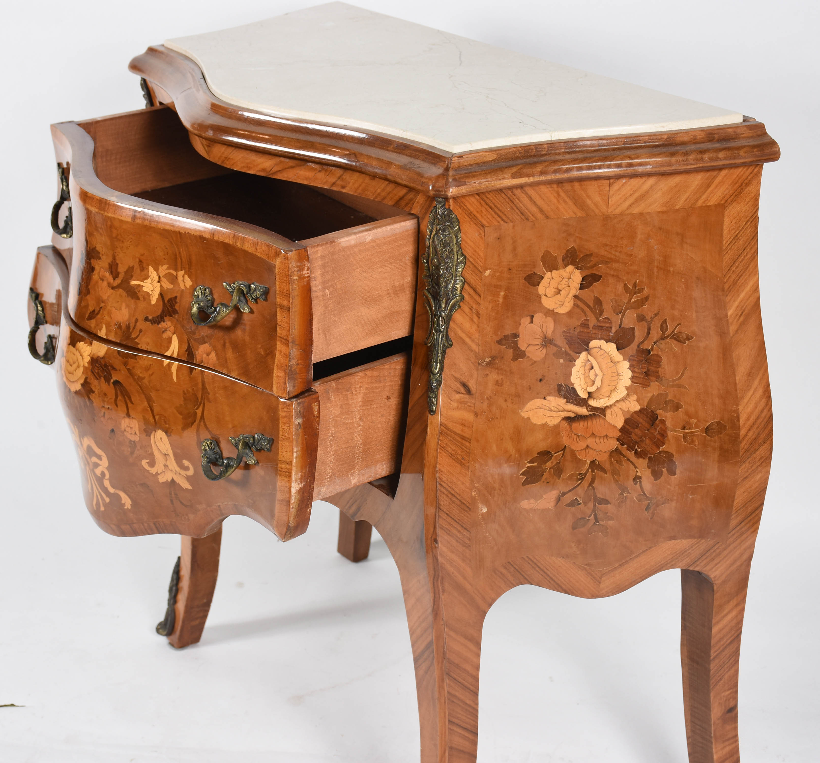 Comoda com 2 gavetas de madeira marchetada estilo francês, aplicações... - foto 4 de 5