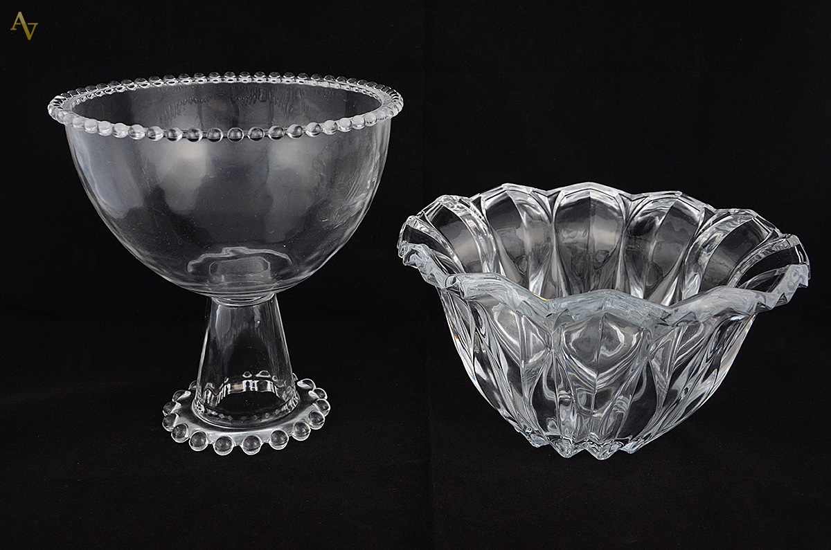 Duas fruteiras em demi cristal. Alturas 14 cm e 22 cm.
