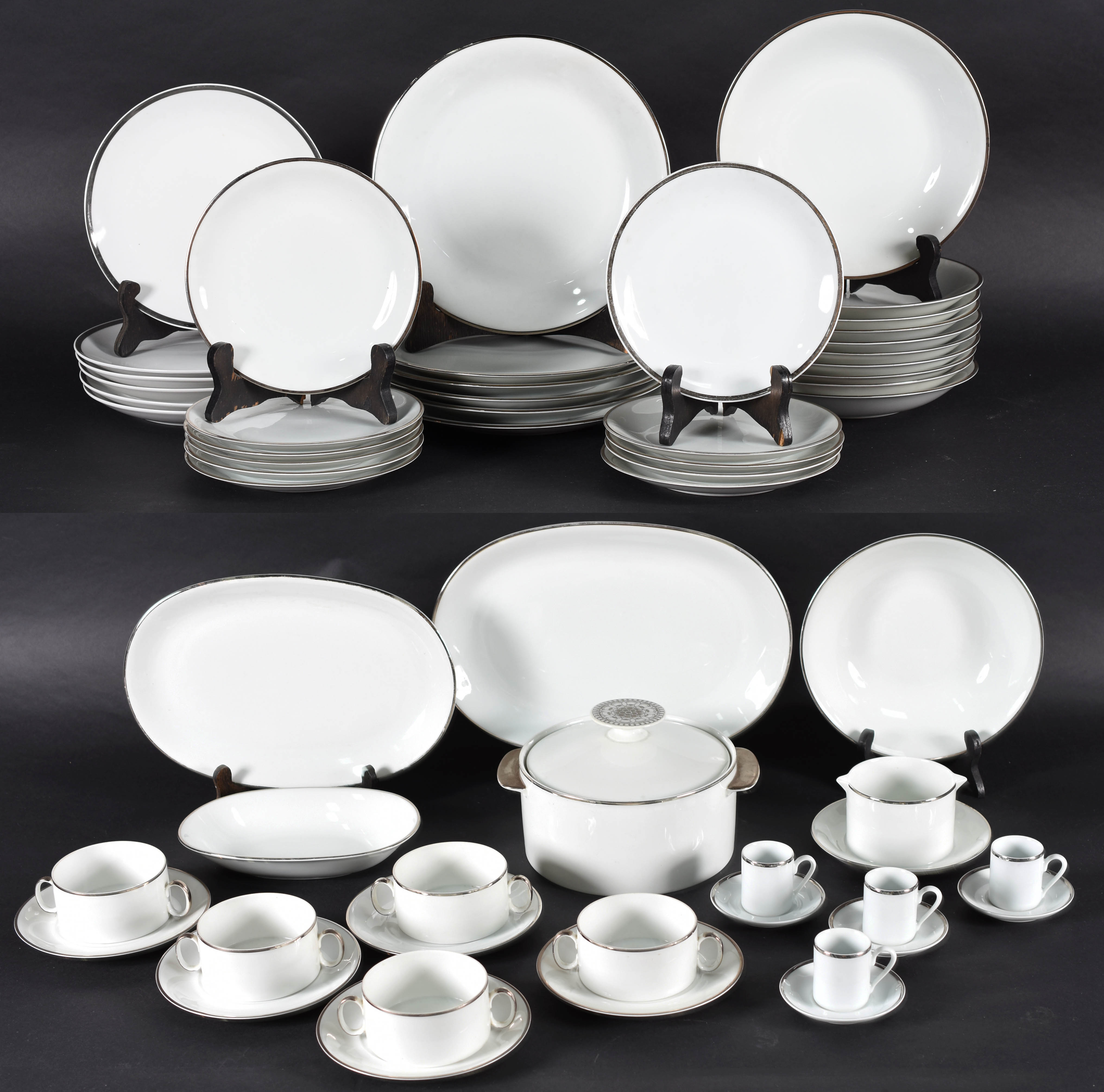 Aparelho de jantar de porcelana nacional, composto de 6 pratos rasos... - foto 1 de 5