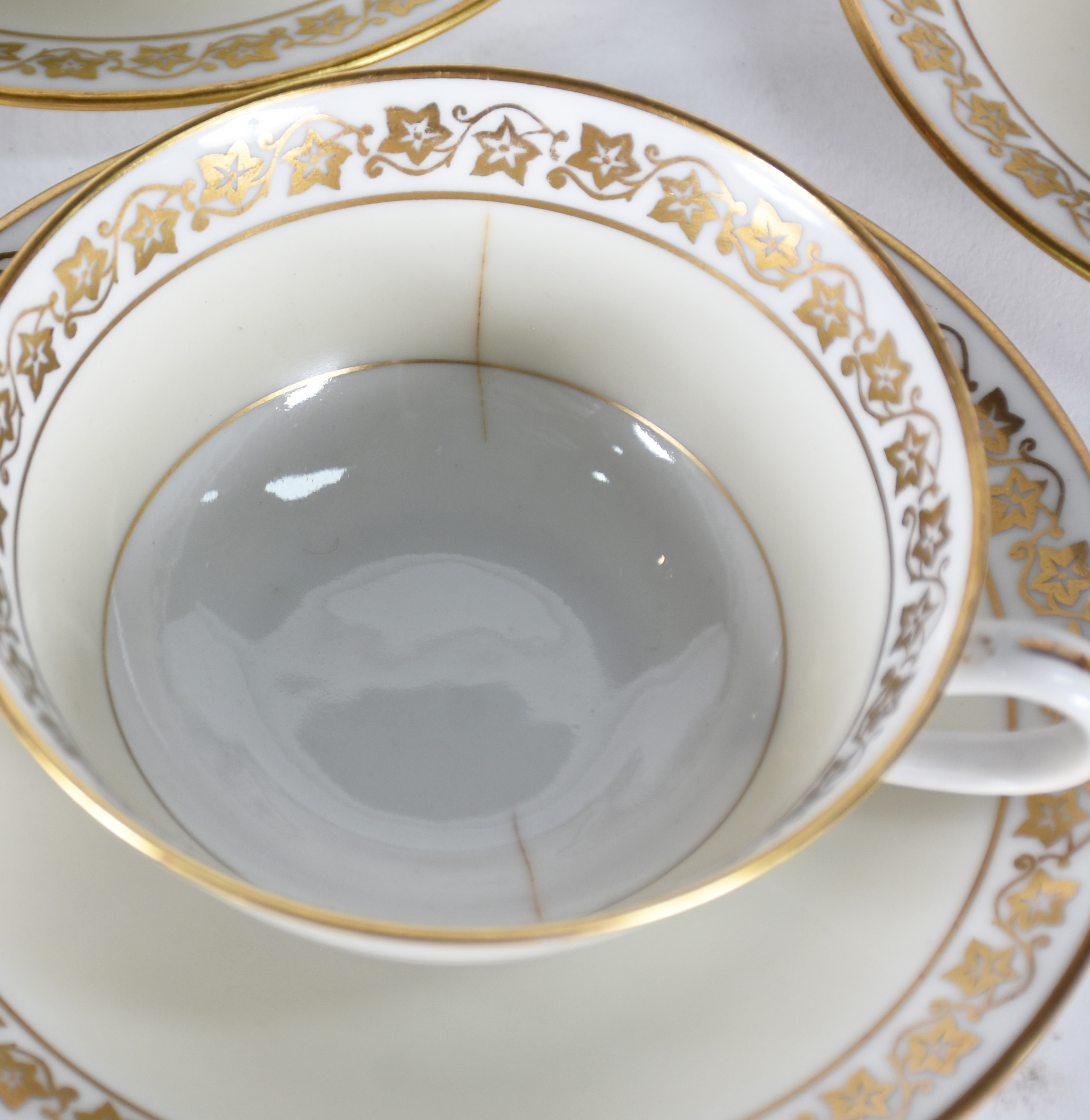 Aparelho de chá e jantar de porcelana francesa de LIMOGES, composto... - foto 6 de 6