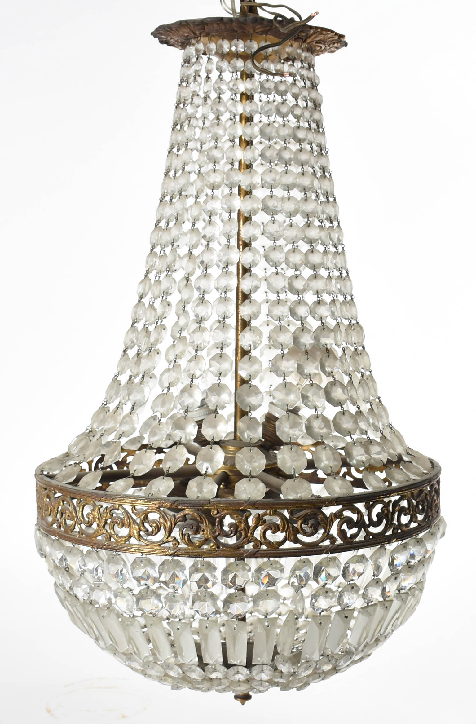 Lustre estilo Império com contas de cristal e armação de bronze. - foto 1 de 2