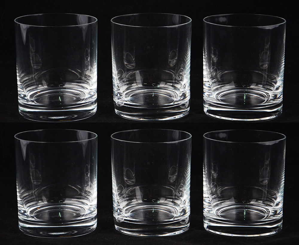 Seis copos baixos de cristal da Bohemia para whisky.