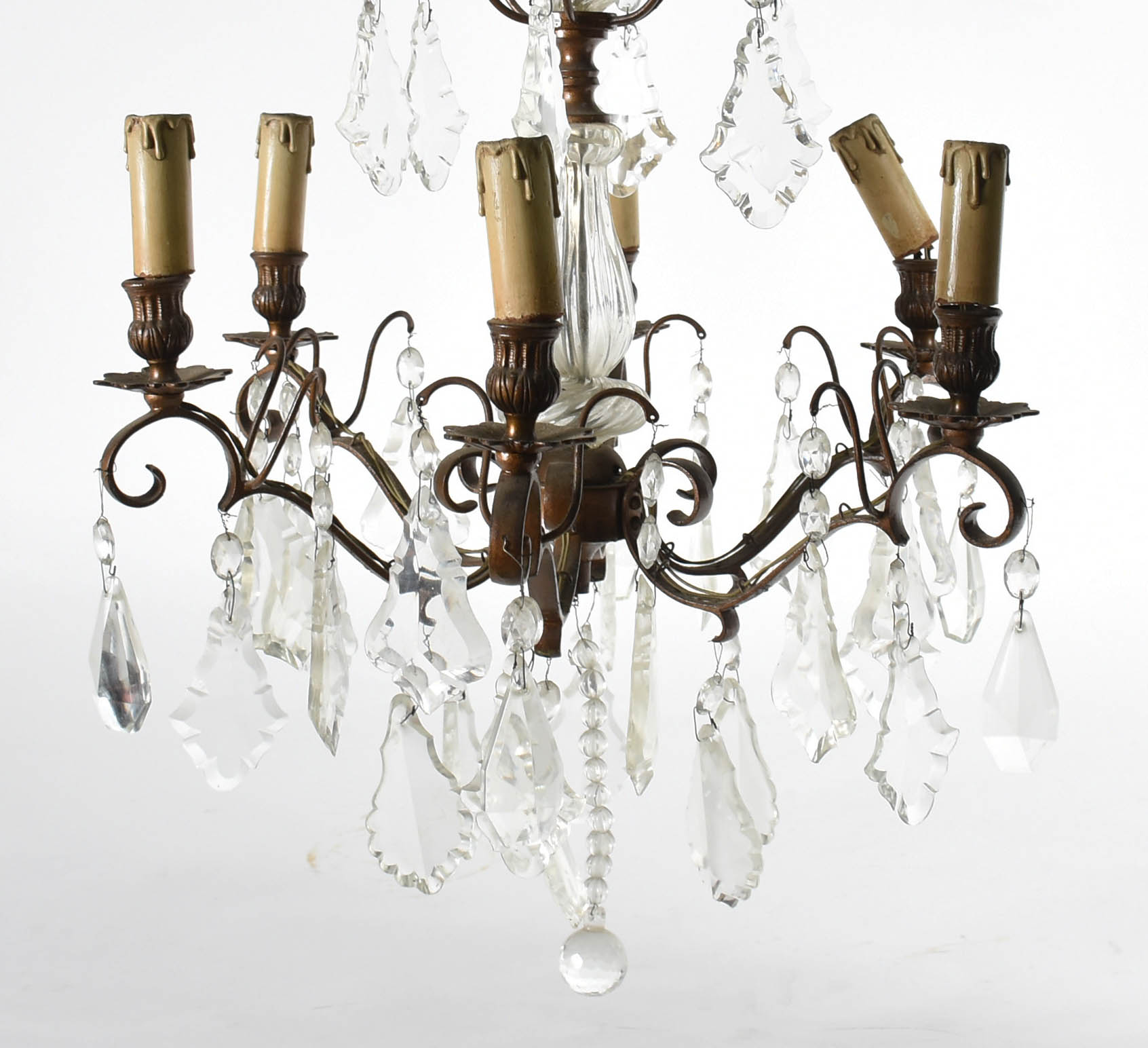 Lustre para 6 luzes de metal com placas de cristal lapidado. - foto 2 de 2