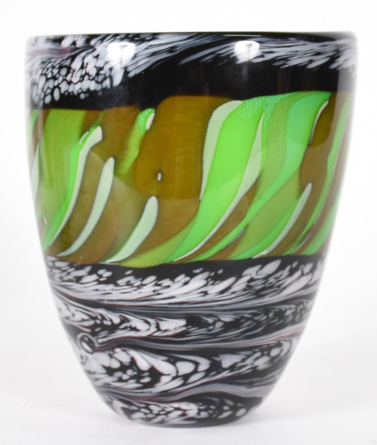 Vaso de murano decorativo com mesclas em preto e branco e parte... - foto 1 de 3