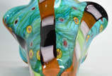 Vaso de murano verde com mesclas coloridas e "m... - Vaso de murano verde com mesclas coloridas e "milifiori".