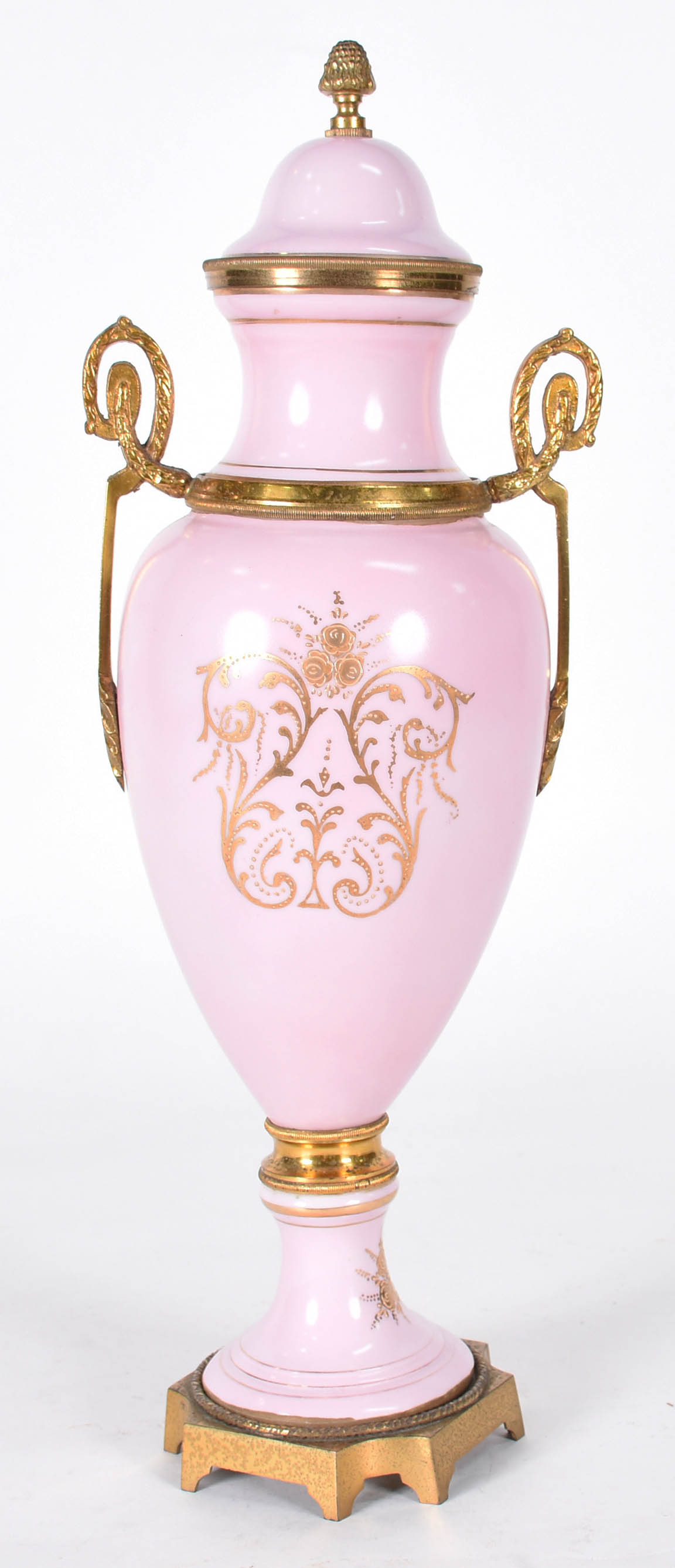 Ânfora de porcelana na cor rosa decorada com cena romântica em... - foto 3 de 4