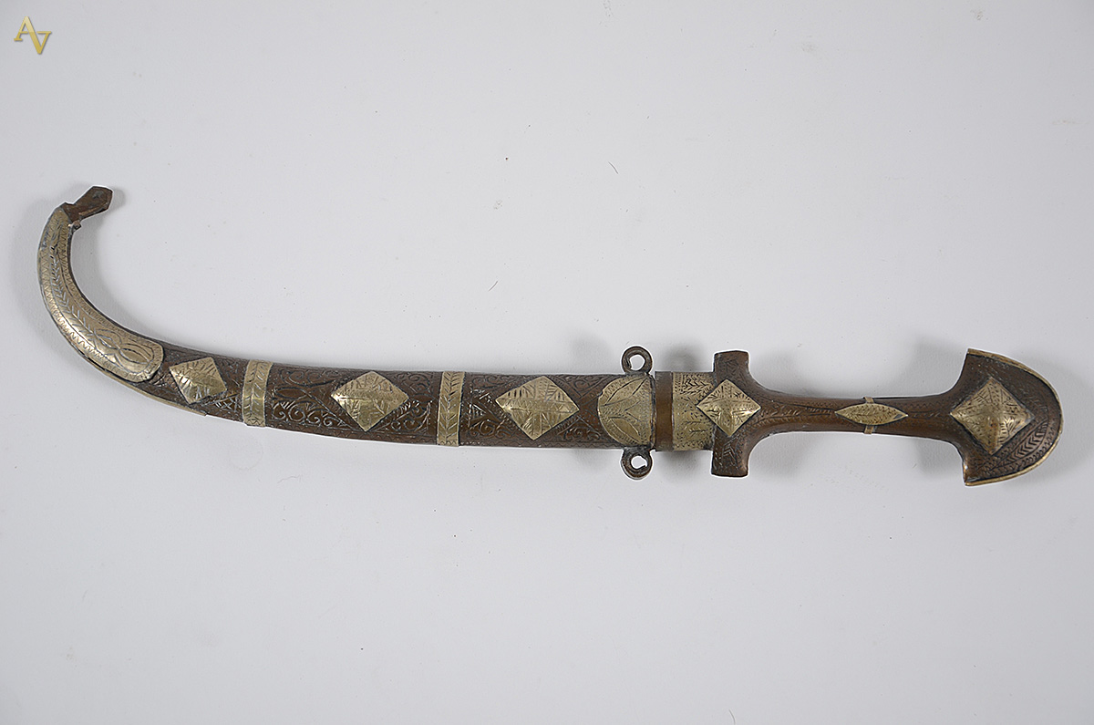 Adaga turca com bainha em metal. Comprimento total 39 cm. - foto 1 de 2