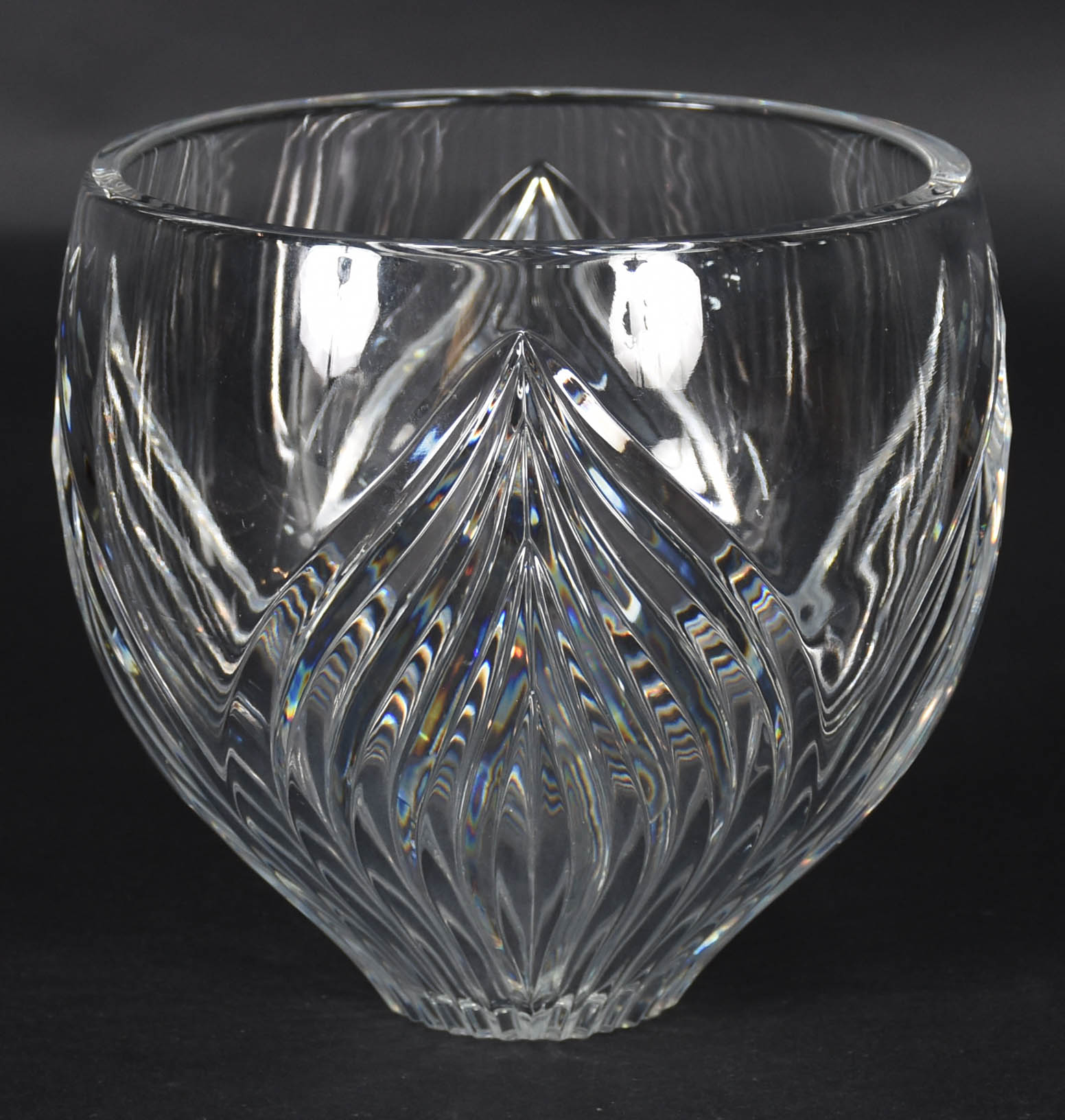 Vaso em cristal lapidado em frisos. - foto 1 de 3