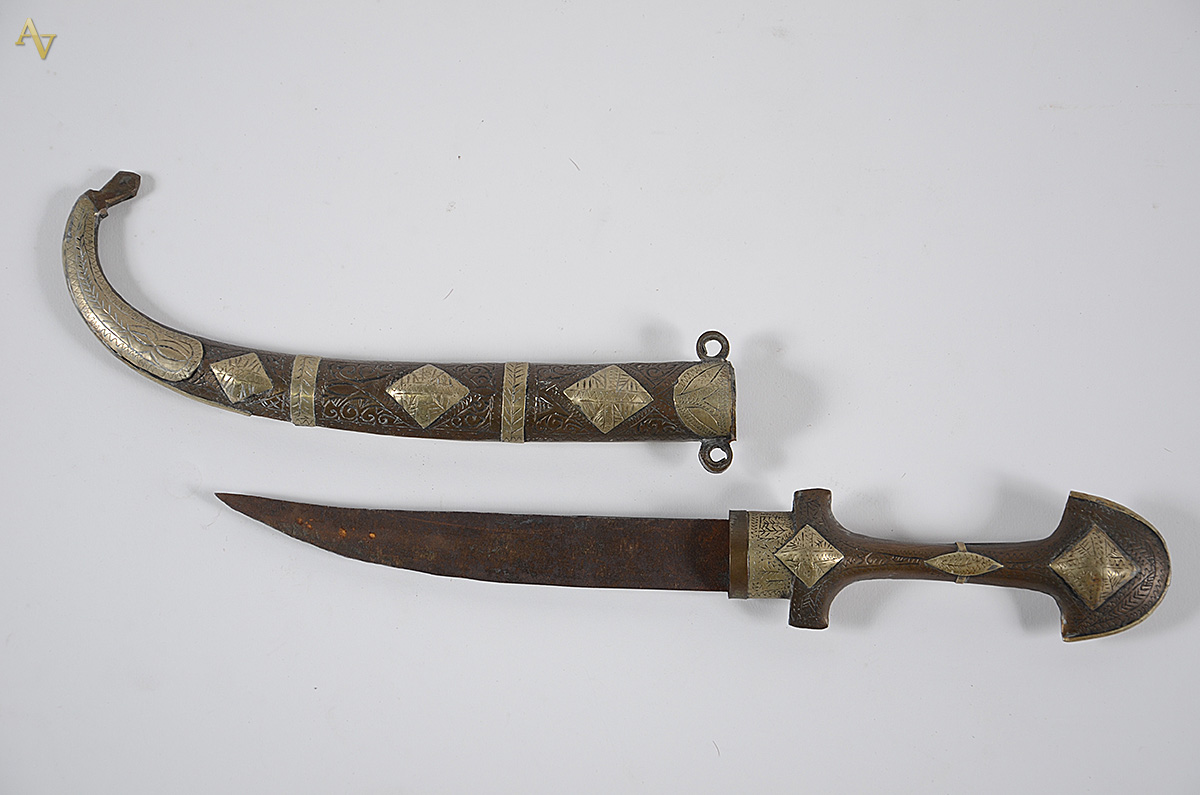 Adaga turca com bainha em metal. Comprimento total 39 cm. - foto 2 de 2