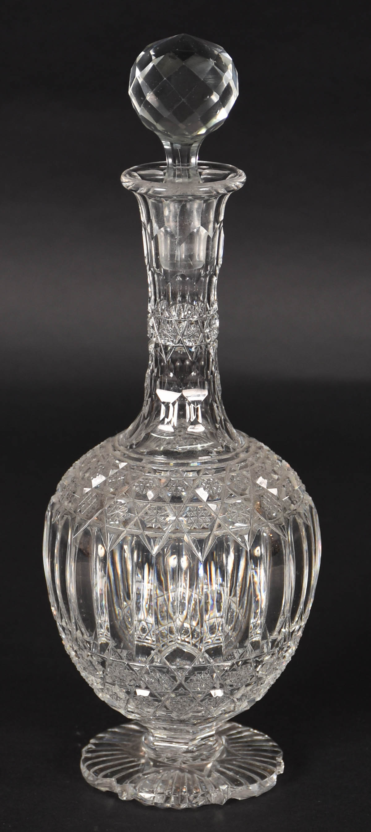 Licoreira de cristal frances lapidado, possivelmente BACCARAT. - foto 1 de 3