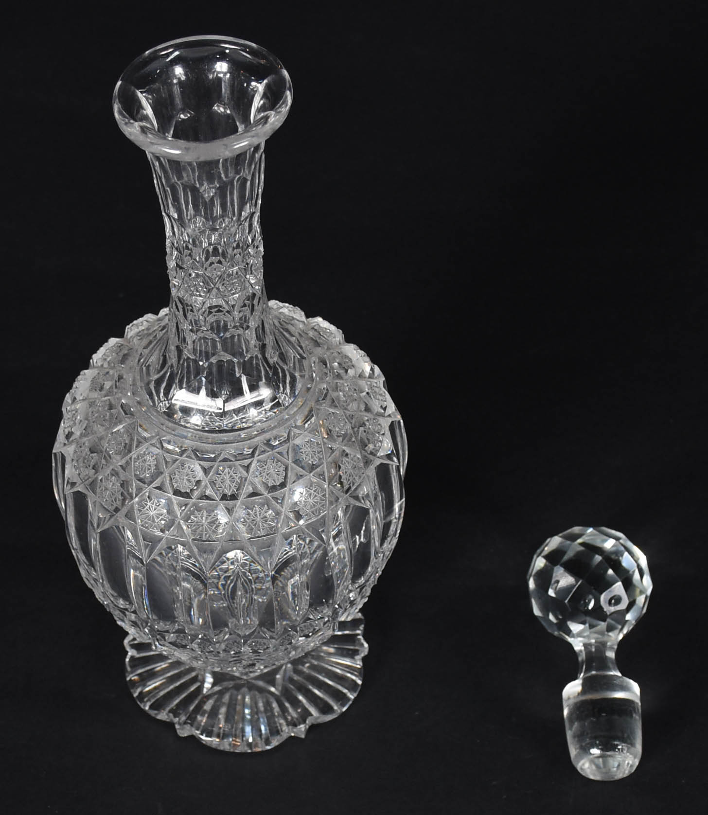 Licoreira de cristal frances lapidado, possivelmente BACCARAT. - foto 2 de 3