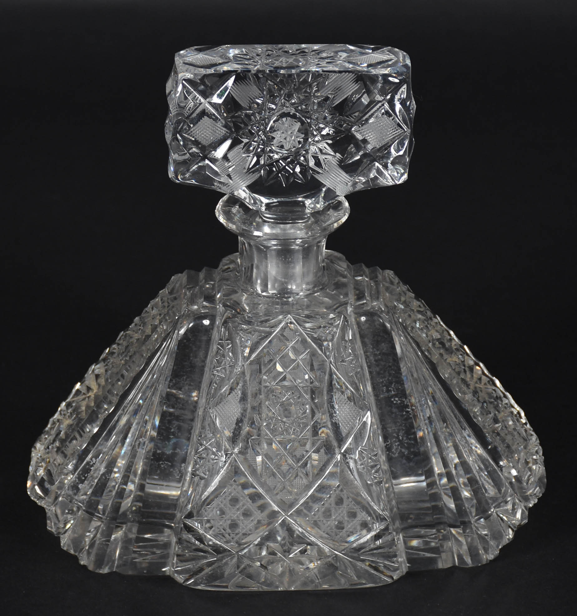 Licoreira de cristal tcheco lapidado (com mofo). - foto 1 de 4