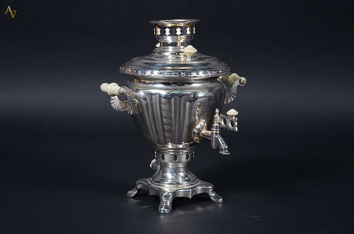 Samovar de metal prateado. Altura 33 cm. - foto 1 de 2
