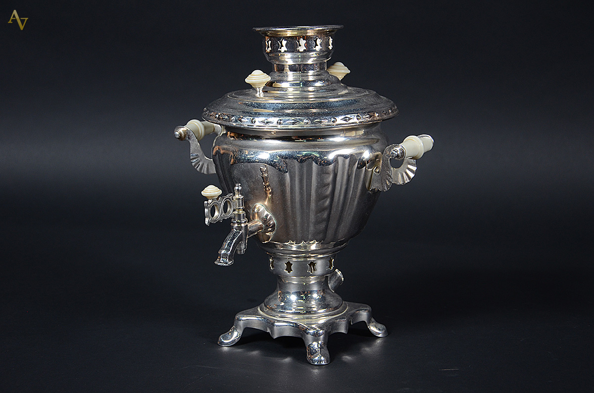 Samovar de metal prateado. Altura 33 cm. - foto 2 de 2
