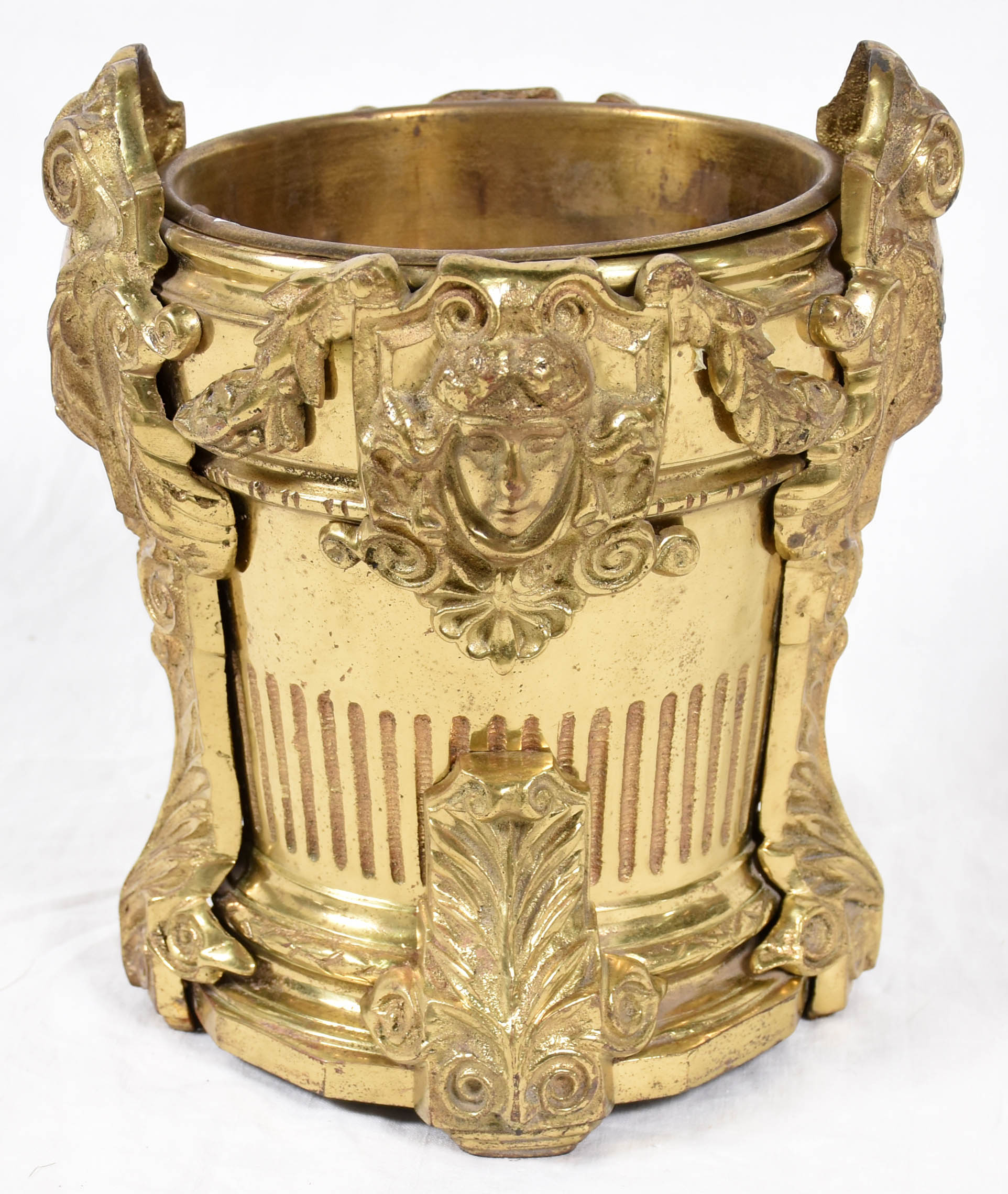 Cachepot de bronze com figuras femininas em relevo, balde interno de... - foto 1 de 3