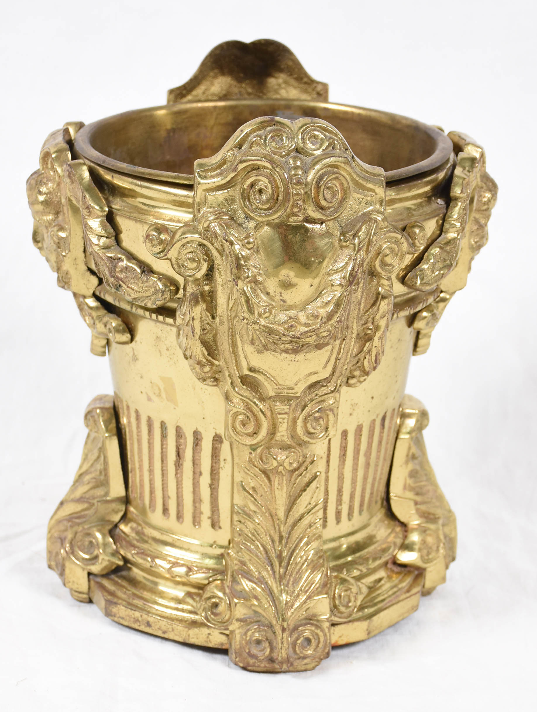 Cachepot de bronze com figuras femininas em relevo, balde interno de... - foto 3 de 3