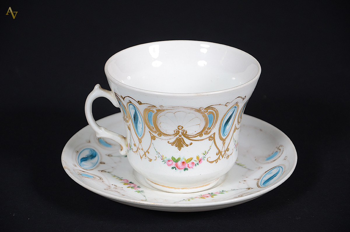 Xícara de porcelana francesa Velho Paris decorada com flores e...
