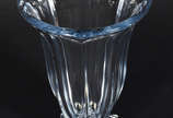 Vaso de cristal europeu facetado. - Vaso de cristal europeu facetado.