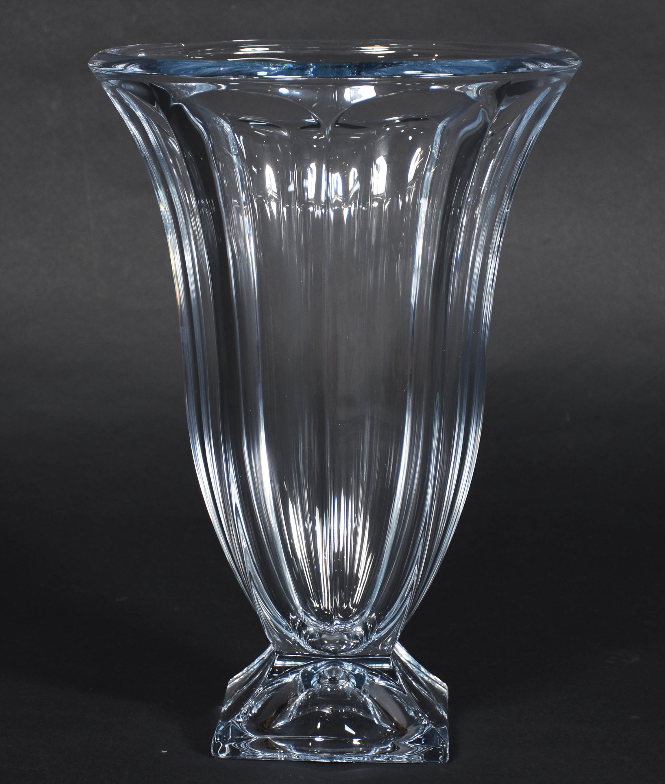 Vaso de cristal europeu facetado. - foto 1 de 3