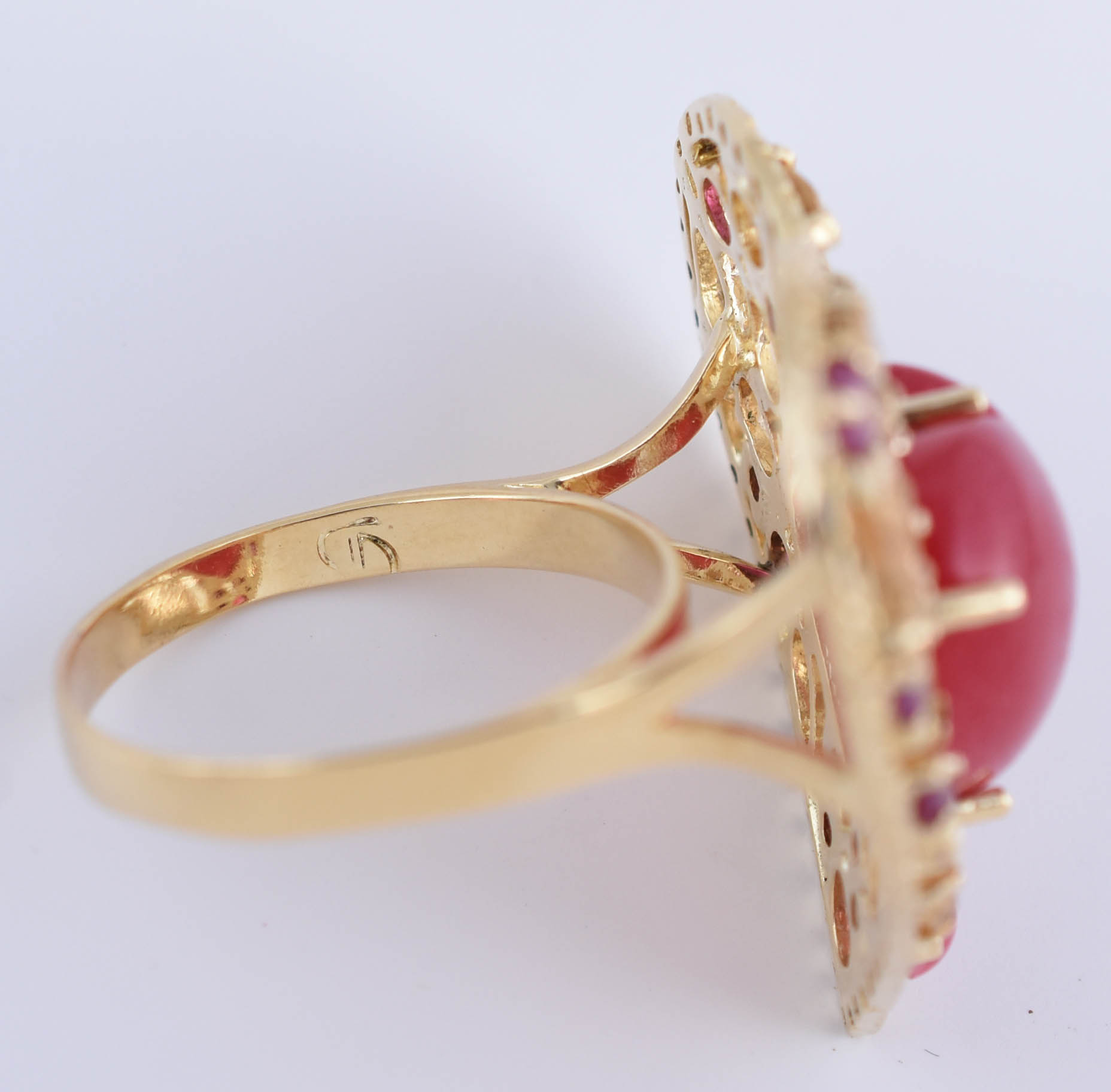Anel de ouro amarelo 18 k feitio de coração cabuchão e rubi, topázio... - foto 4 de 4
