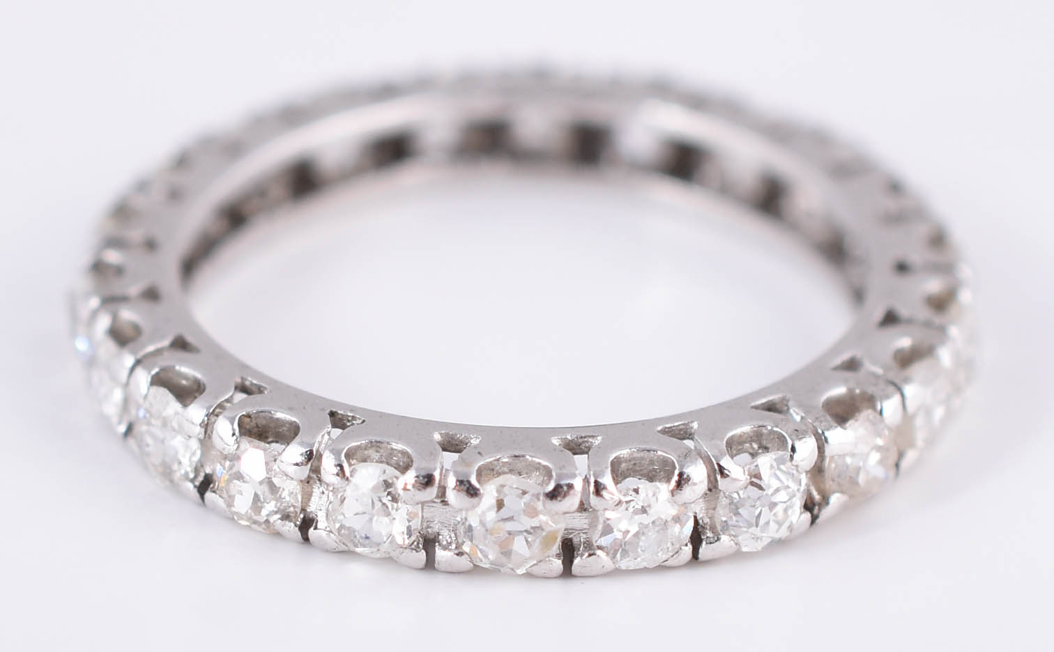 Aliança completa de ouro branco com diamantes, aro 16. - foto 1 de 3